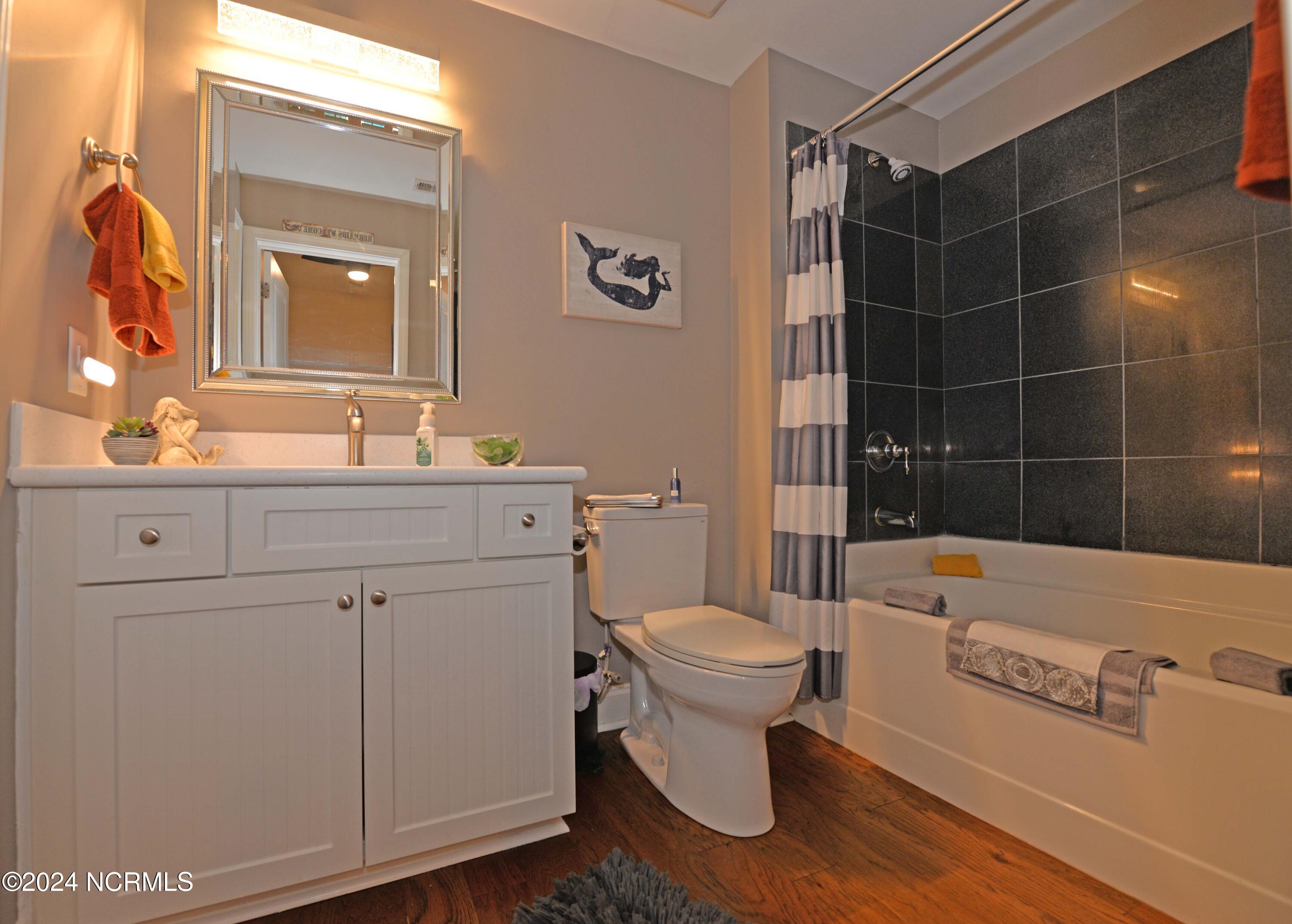 100443482 | Photo 21