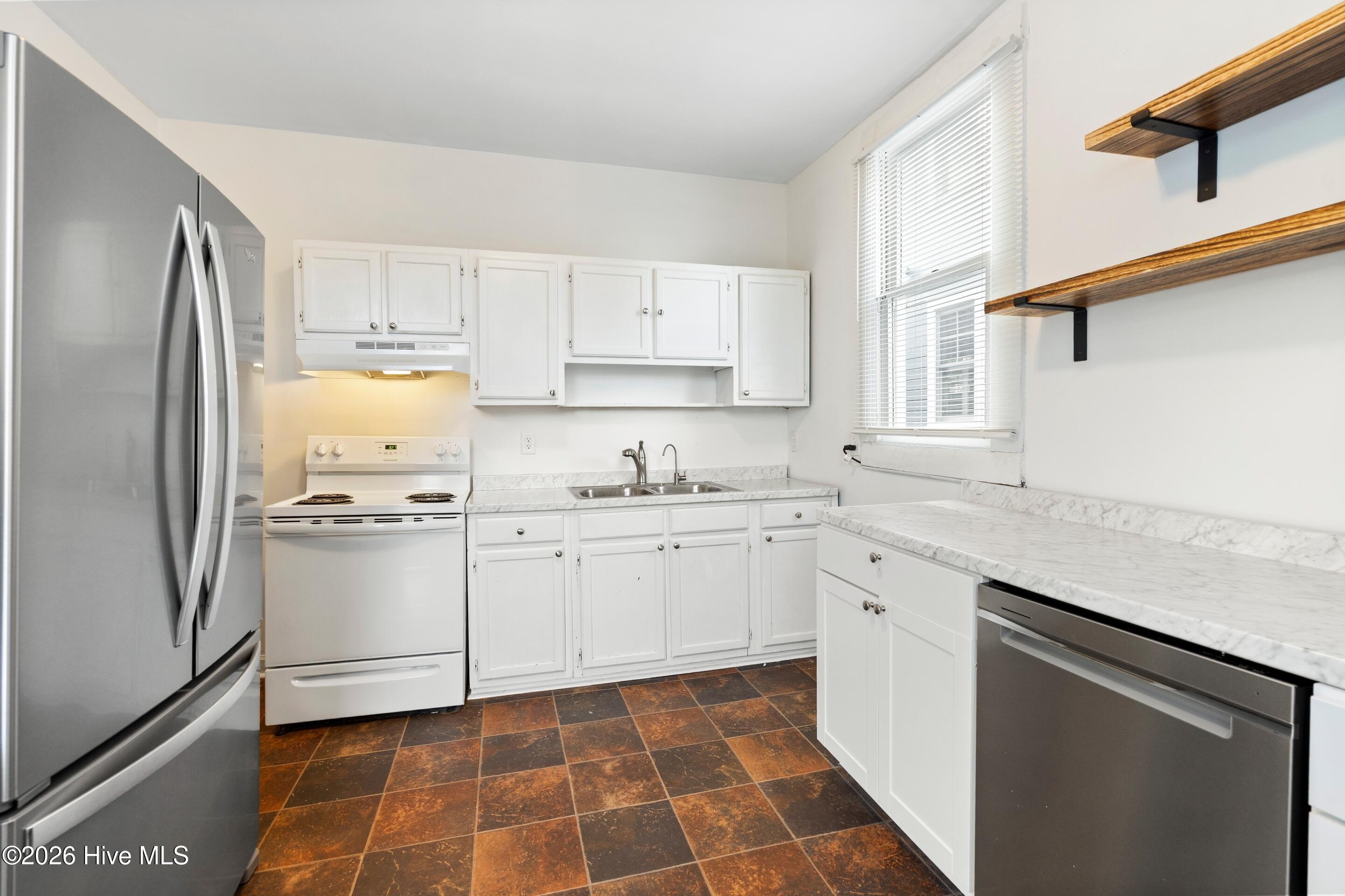 100549514 | Photo 39