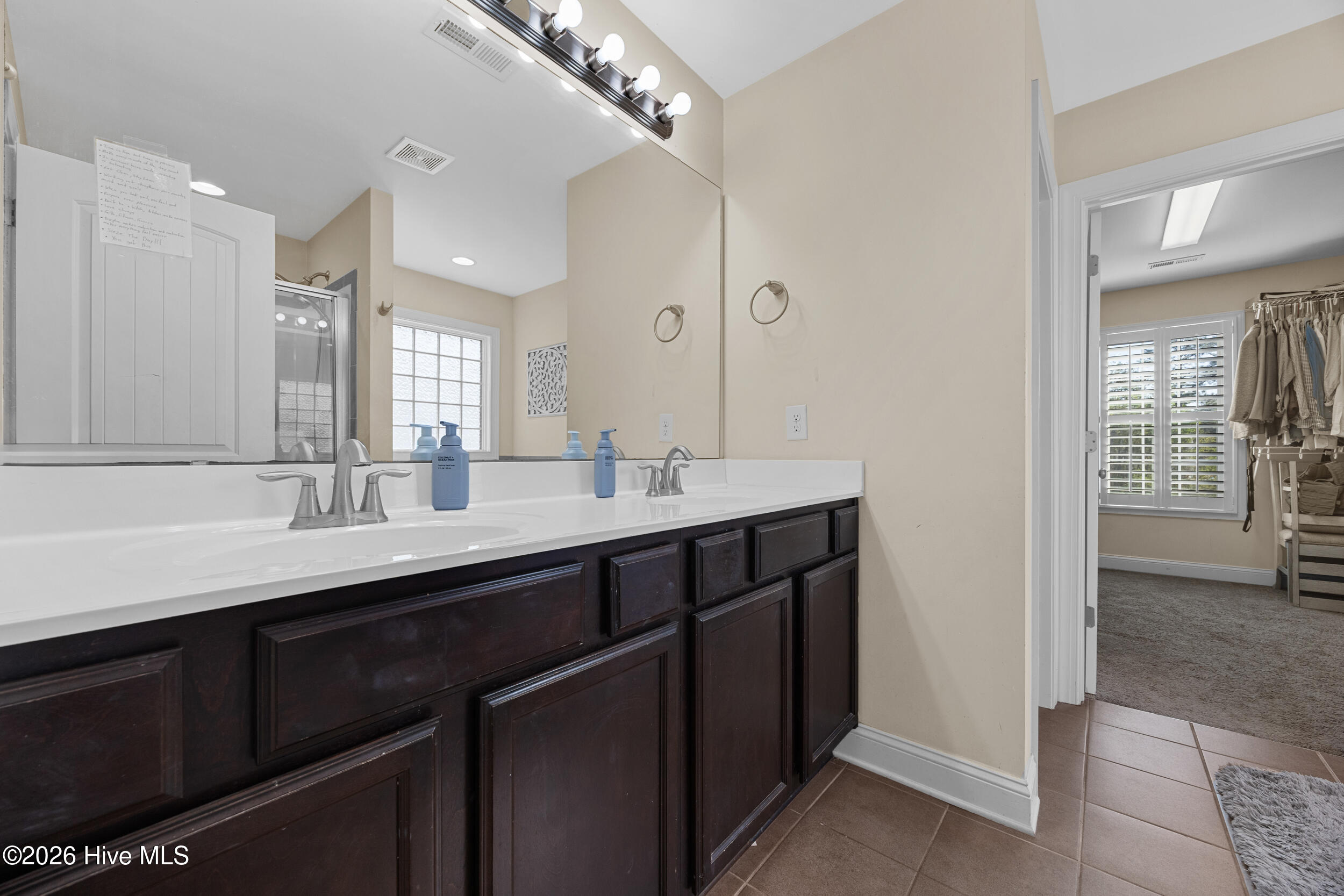 100564853 | Photo 41