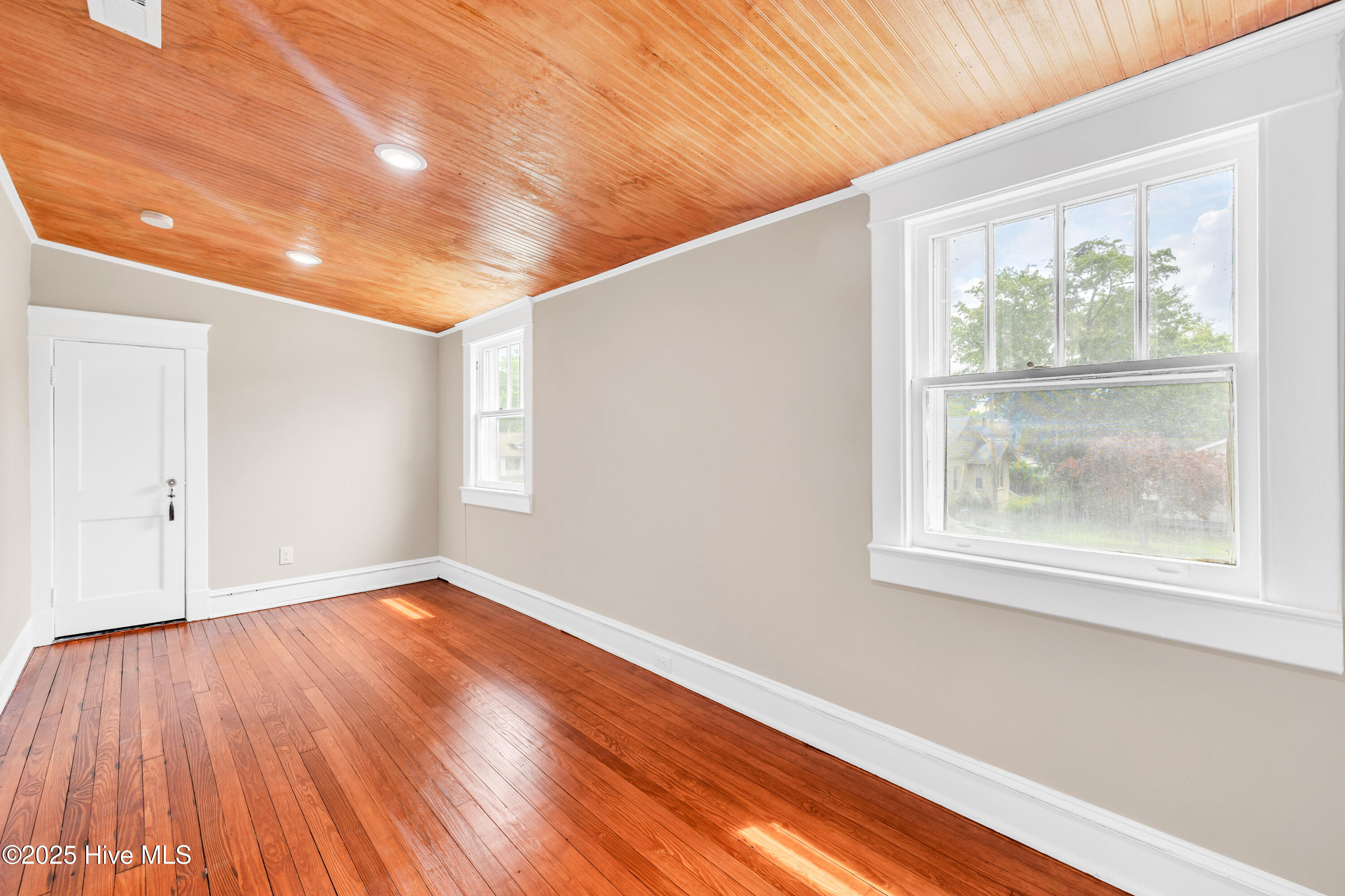 100522192 | Photo 36