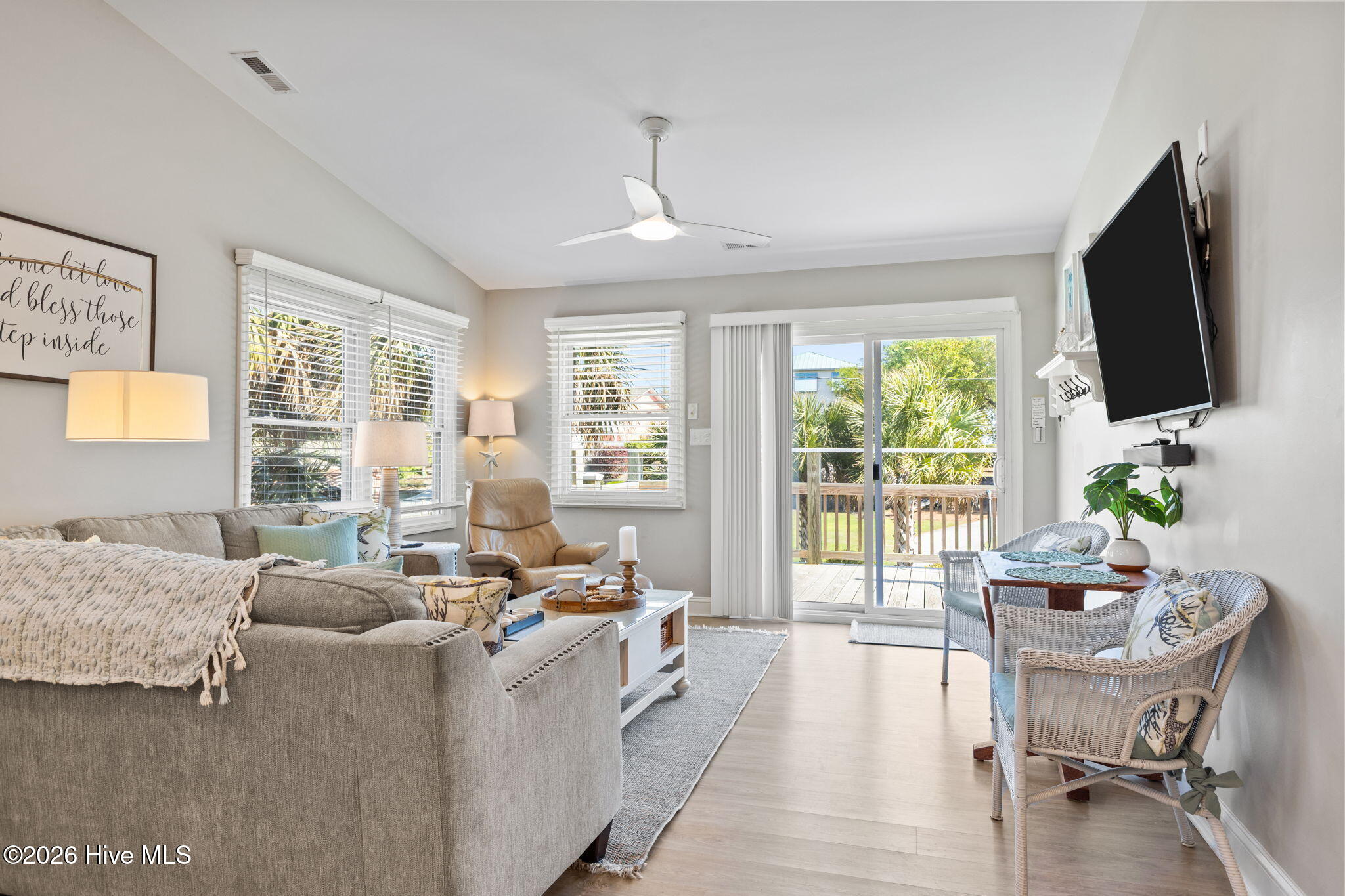 100568584 | Photo 15