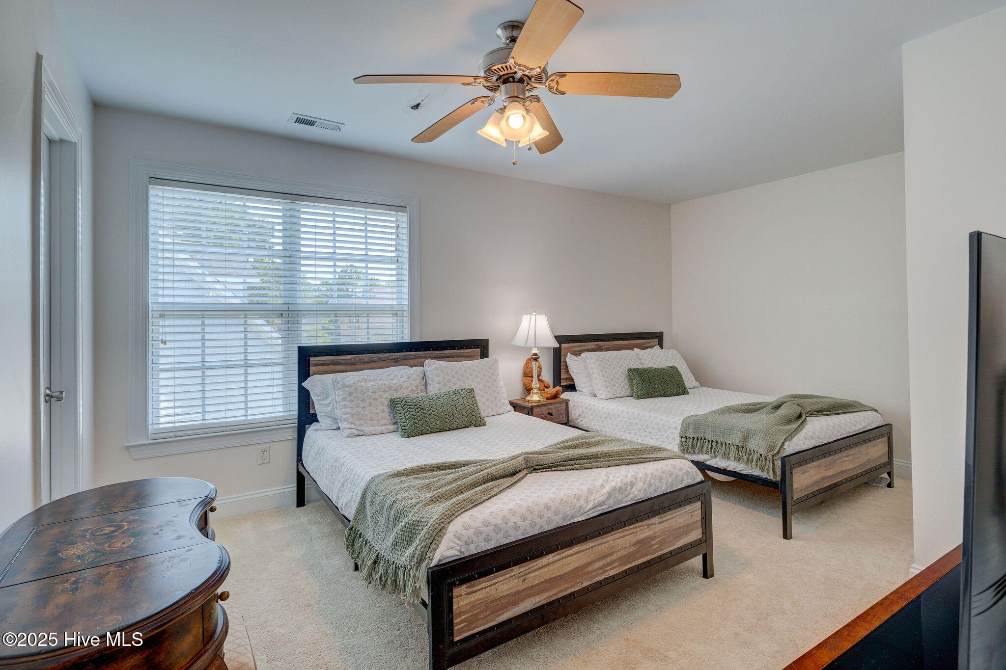 100529617 | Photo 41