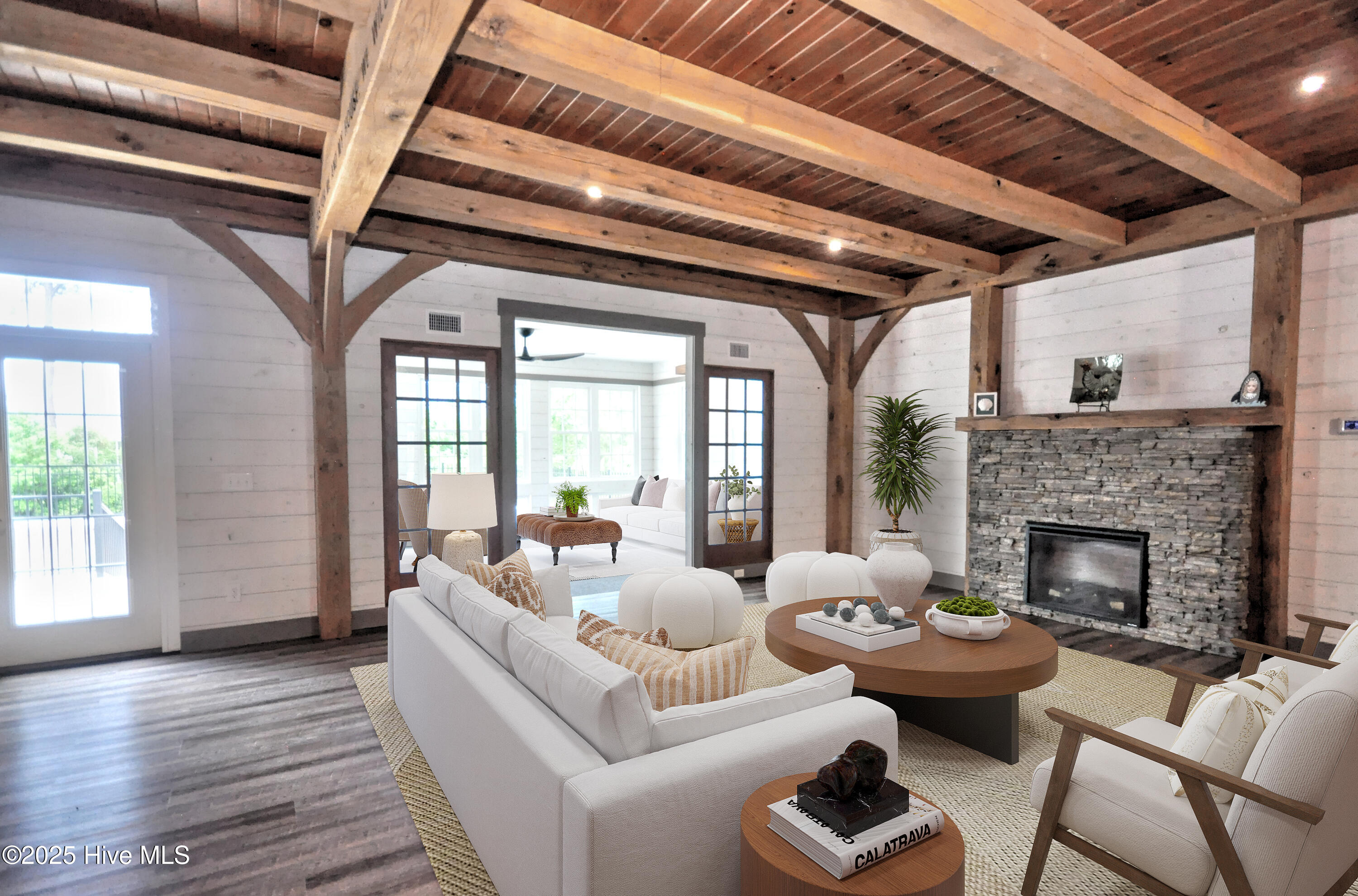 100535585 | Photo 21