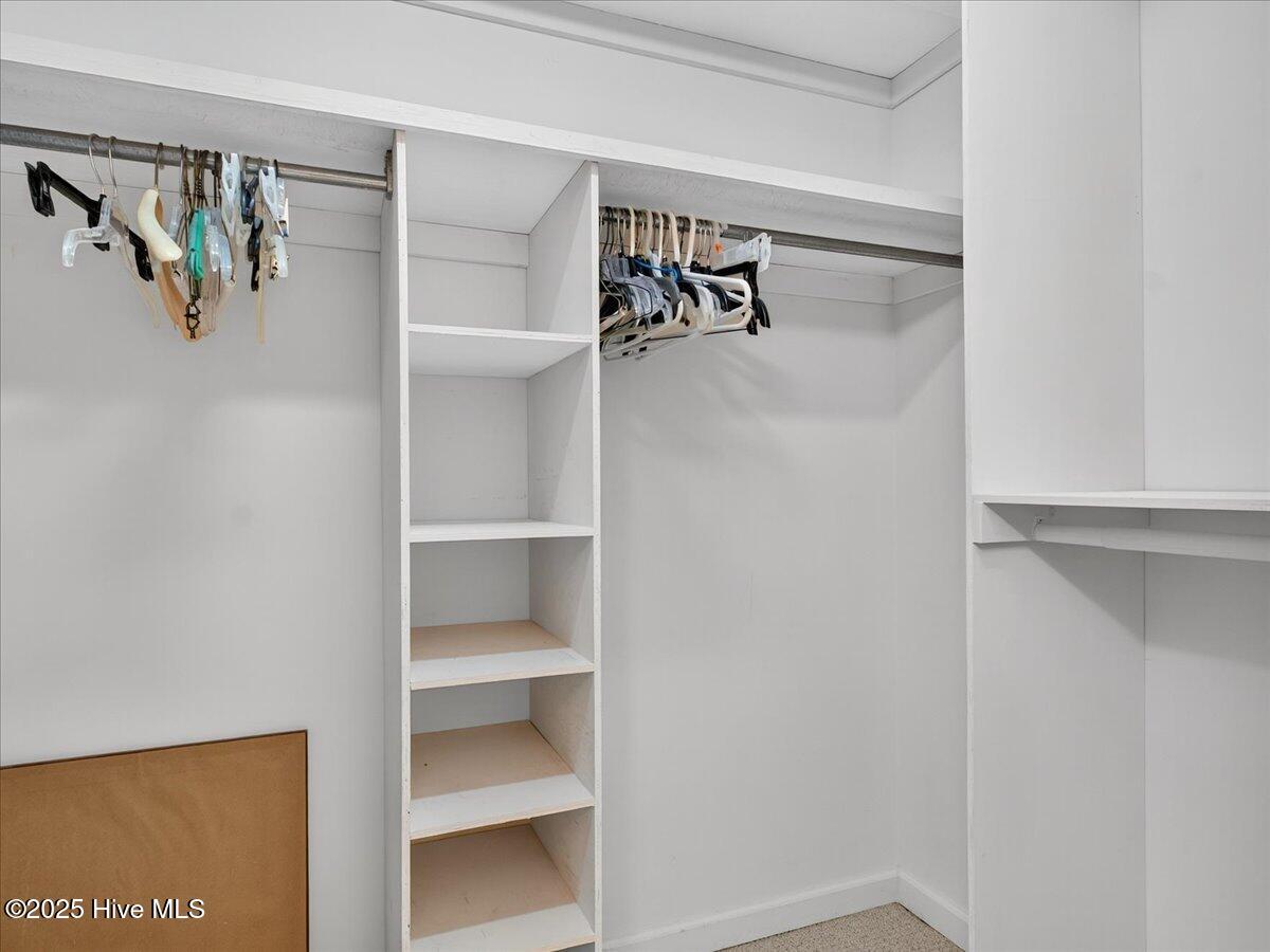 100537242 | Photo 32