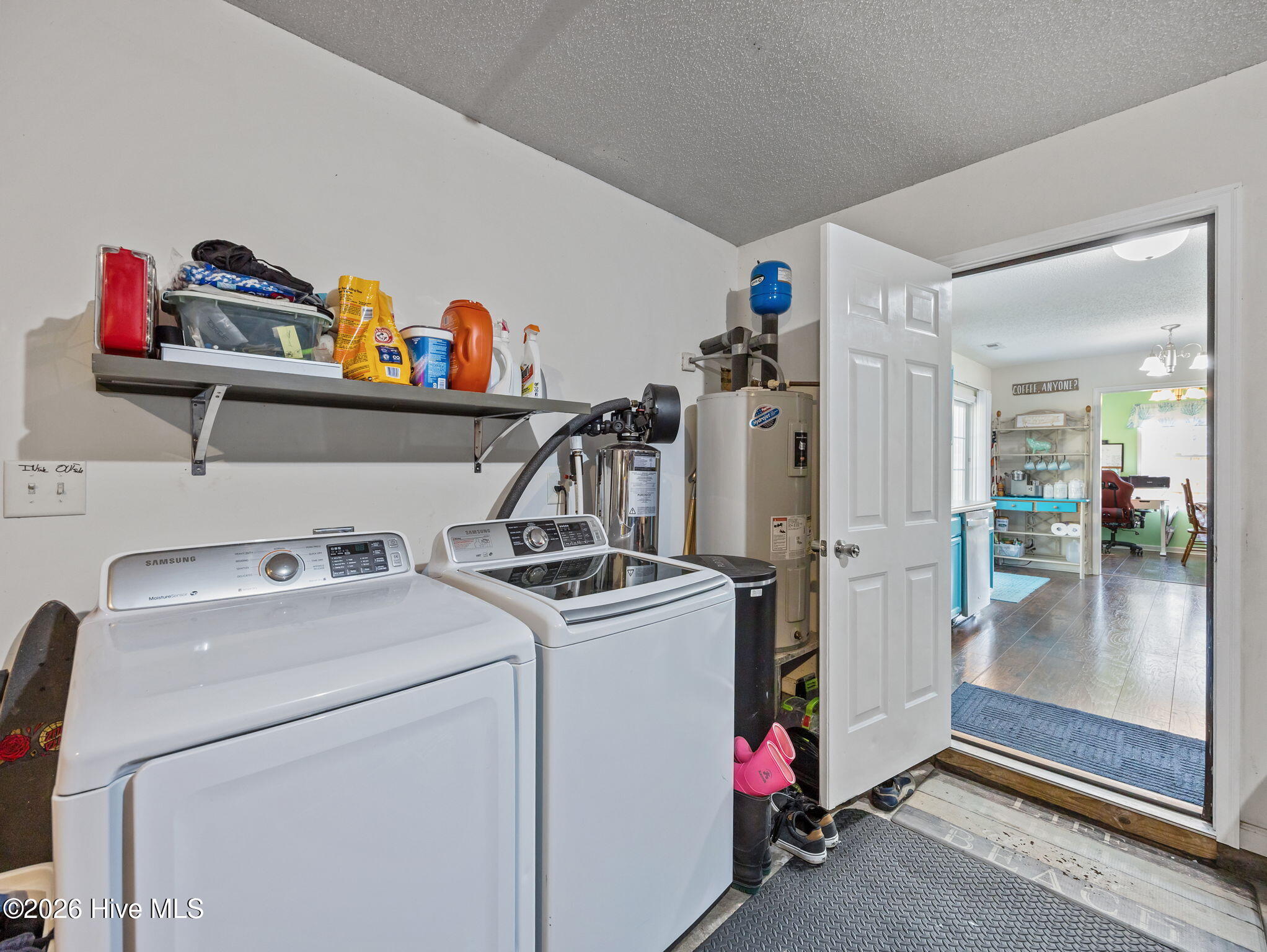 100568127 | Photo 19