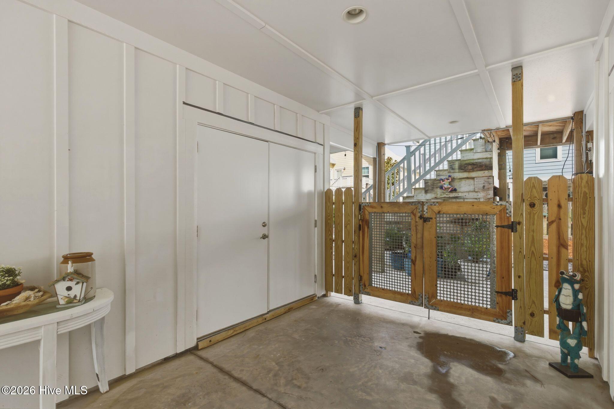 100562049 | Photo 48