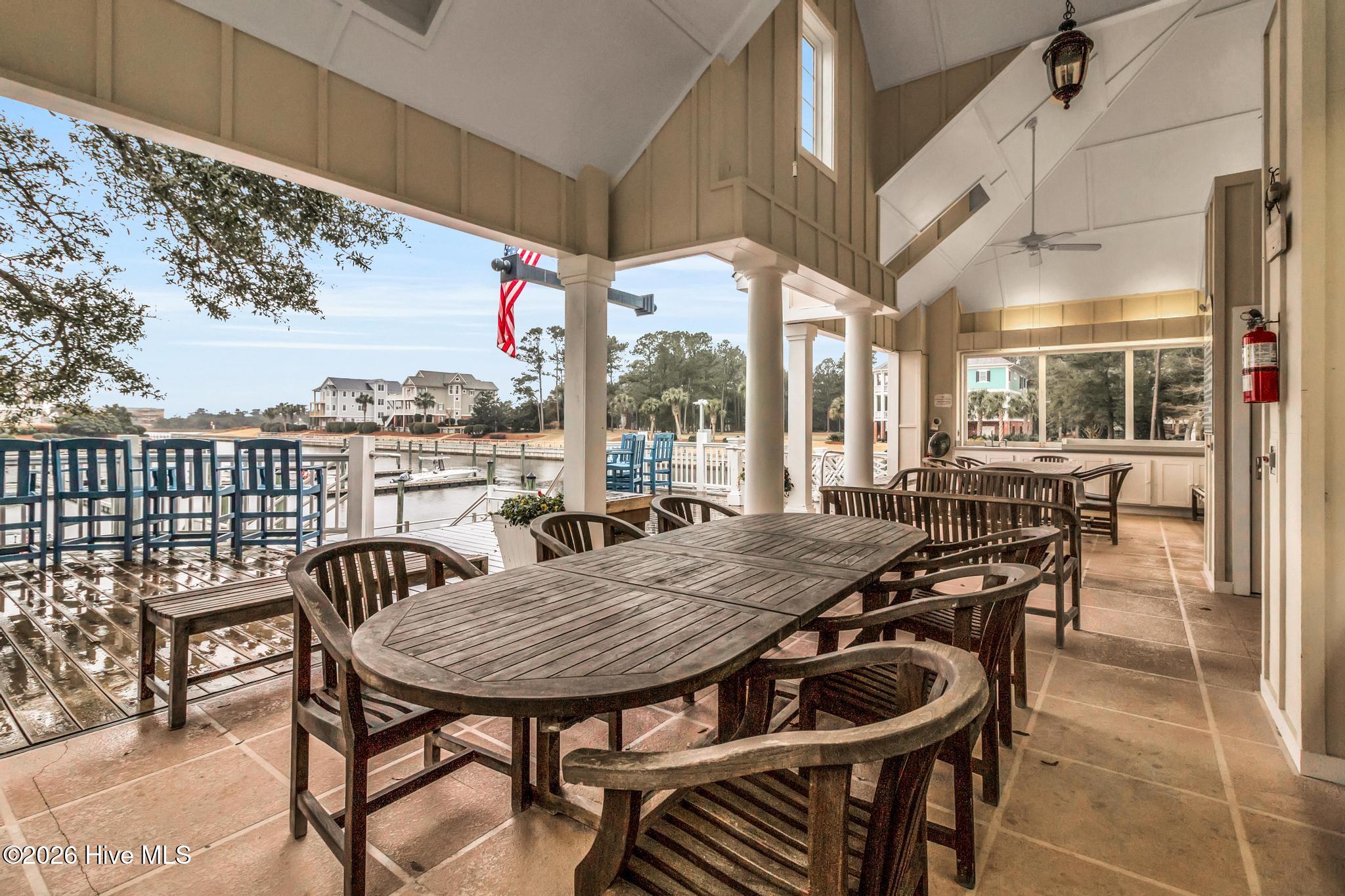 100548084 | Photo 18