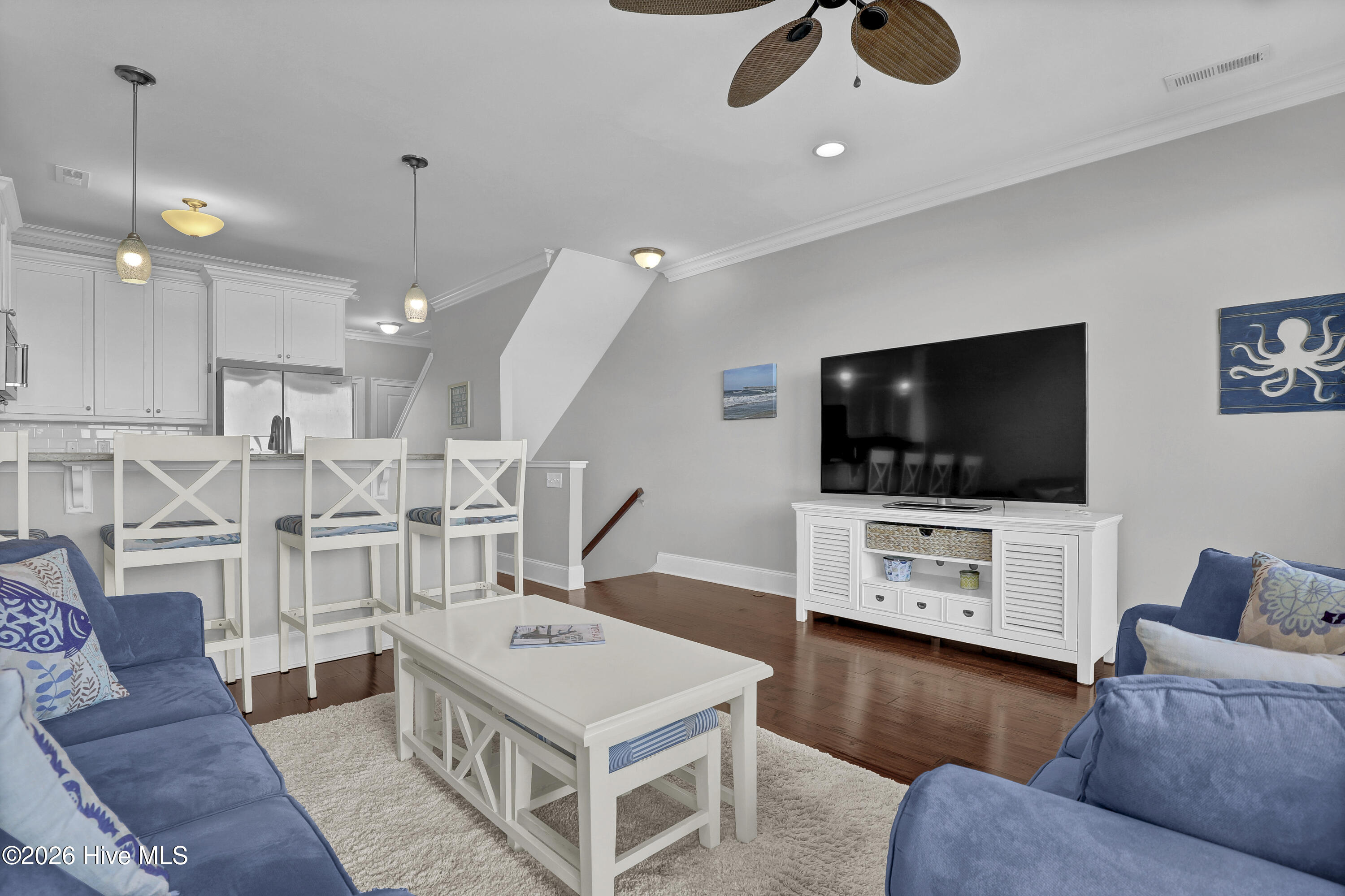 100548325 | Photo 10