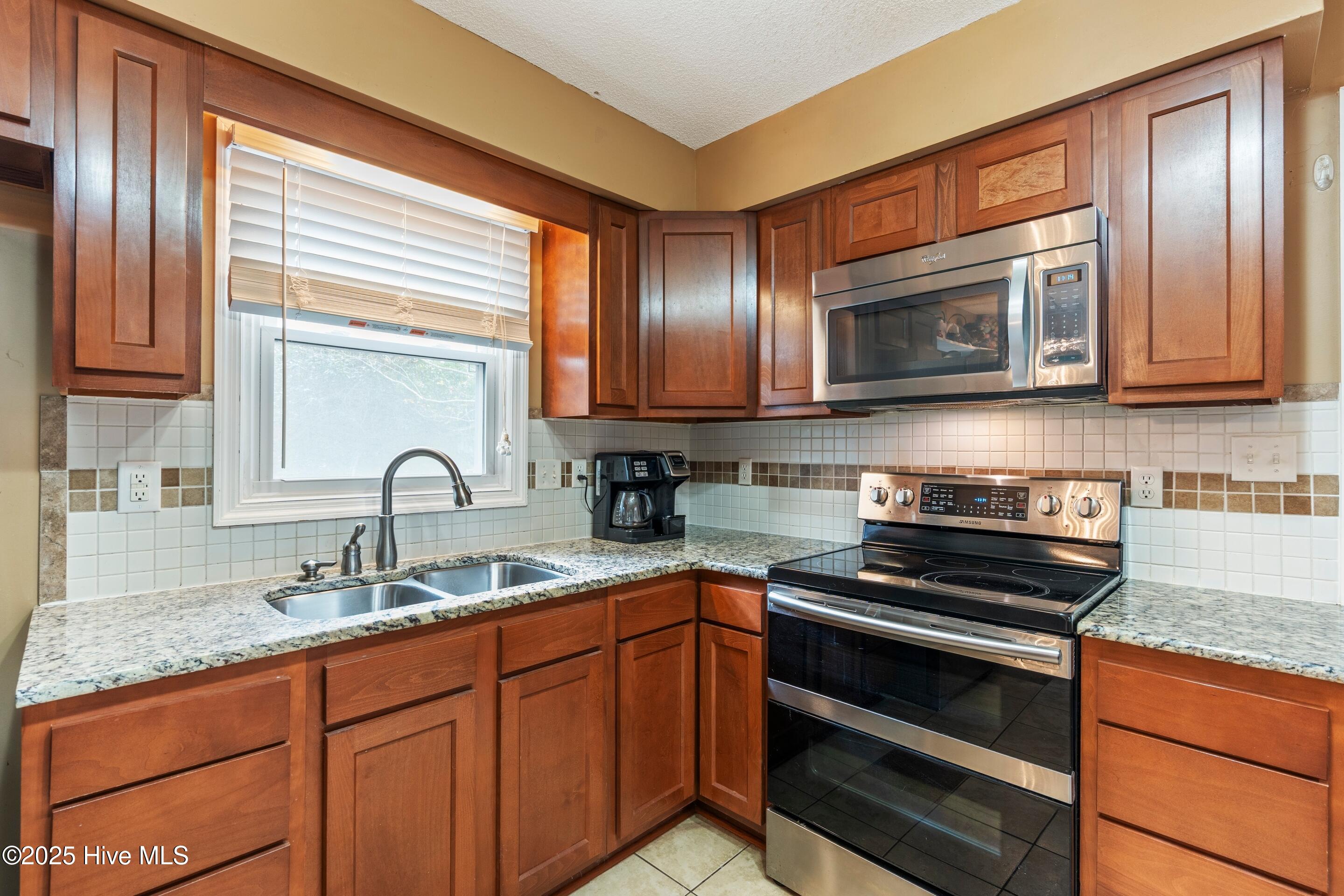 100543561 | Photo 19