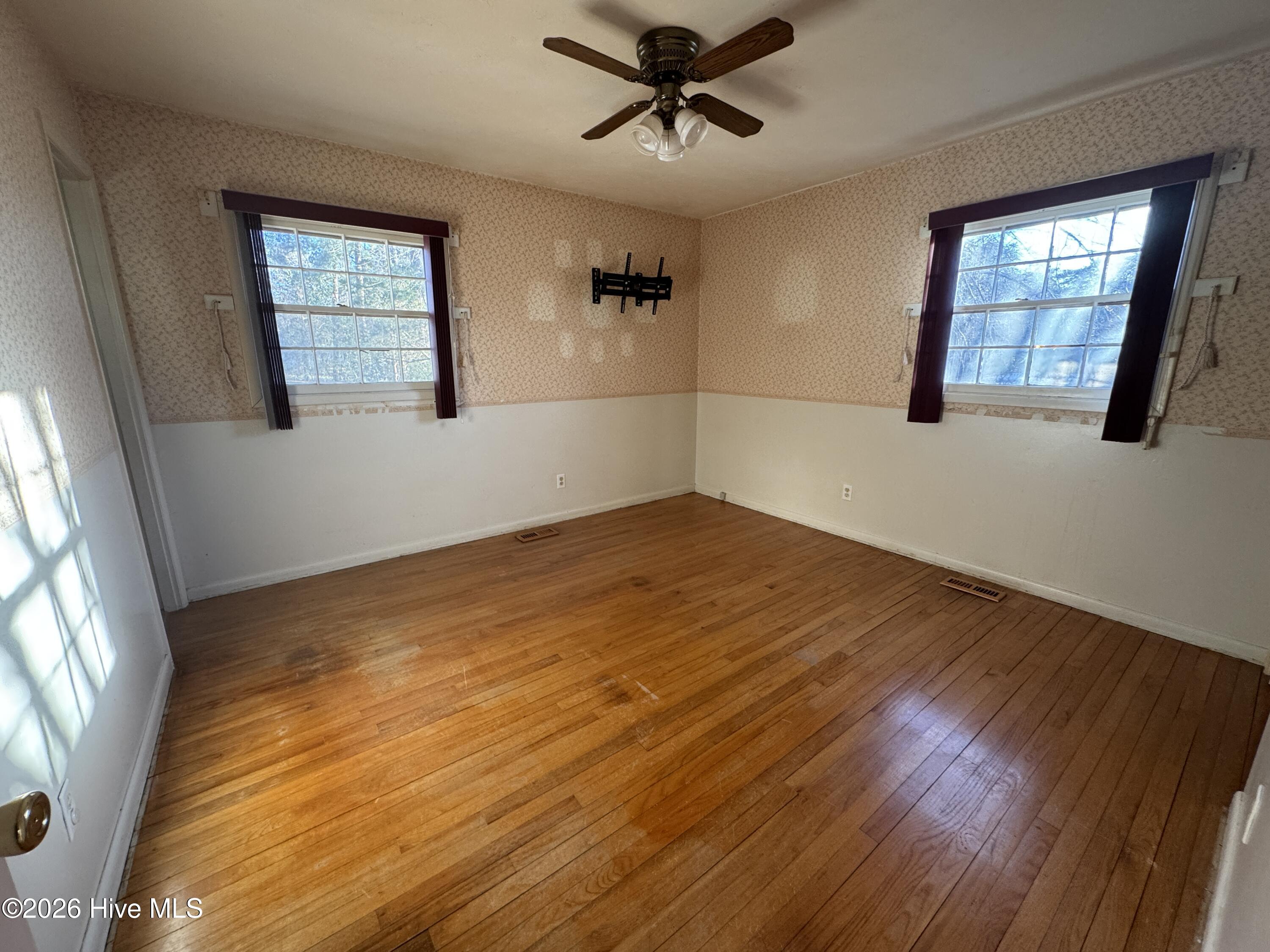 100553396 | Photo 19