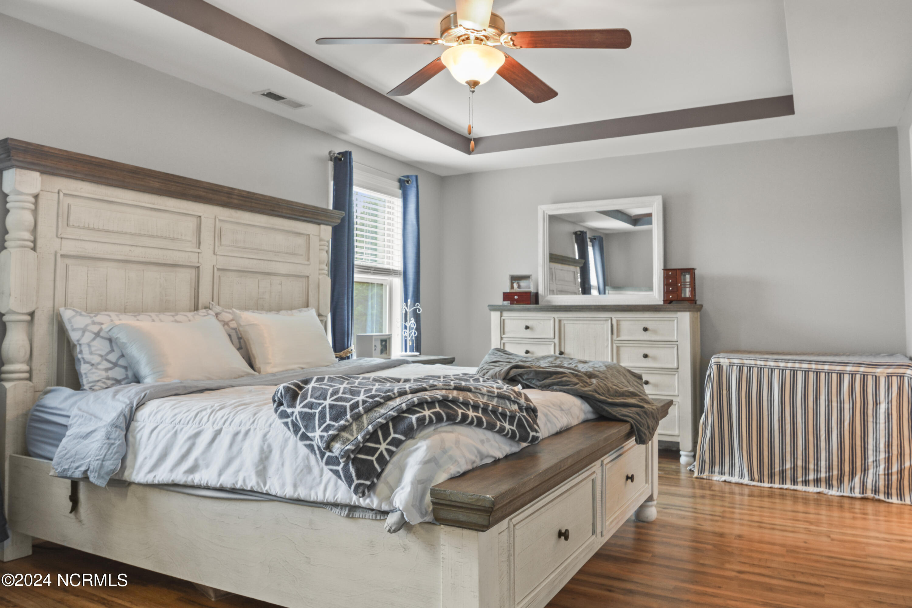 100566117 | Photo 38