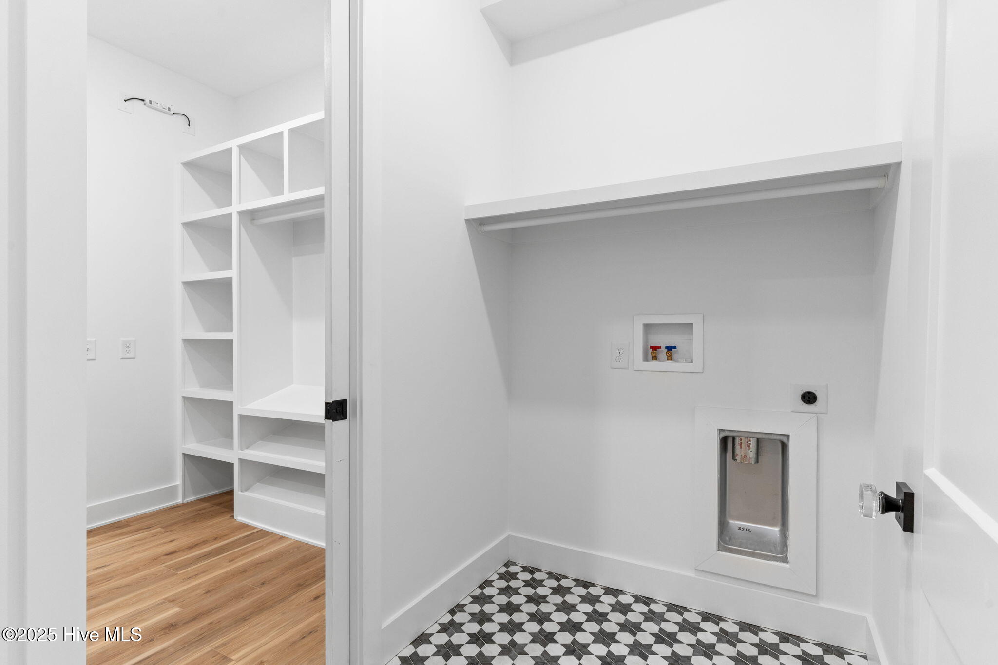 100529099 | Photo 29