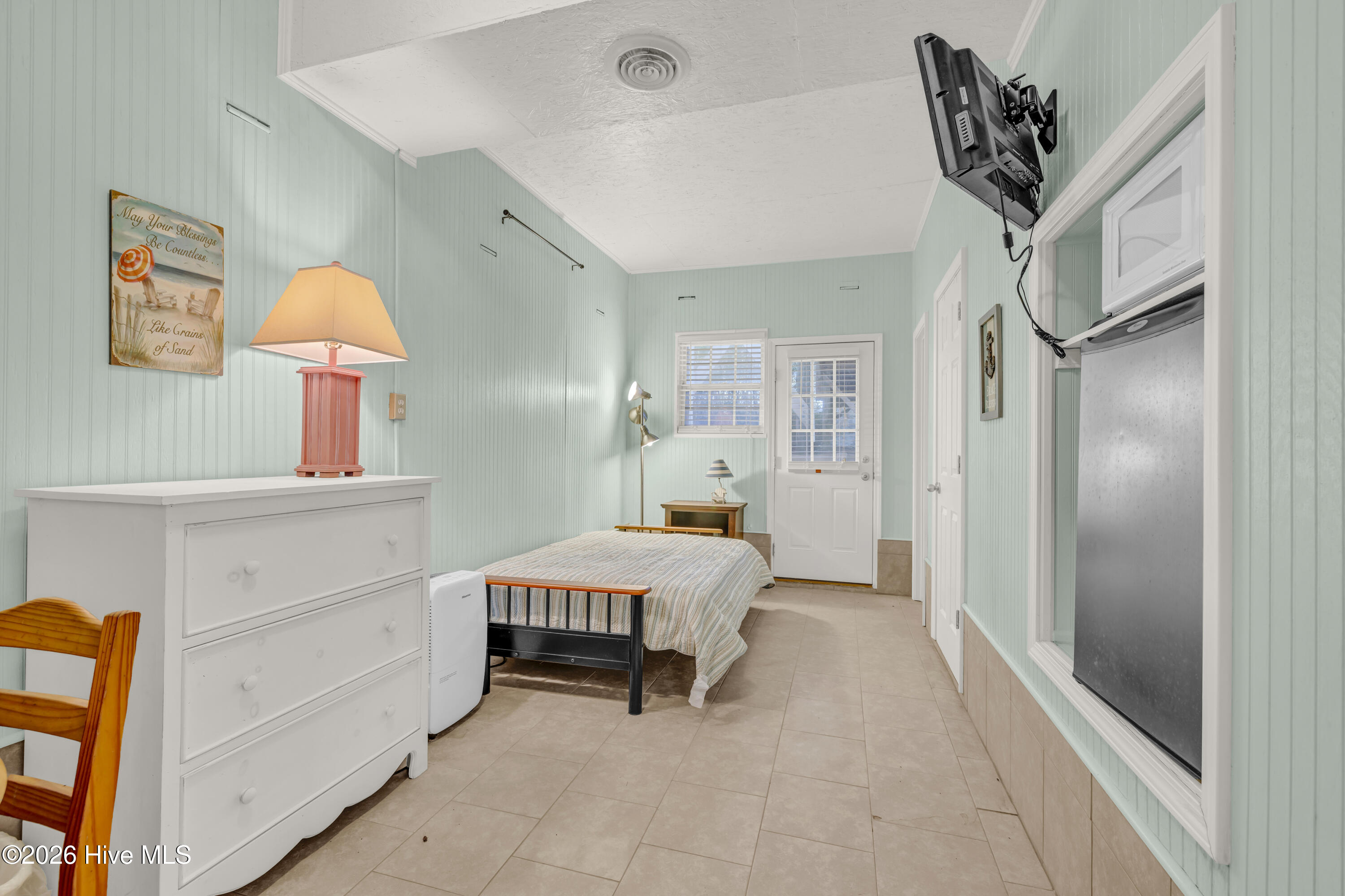 100558701 | Photo 43