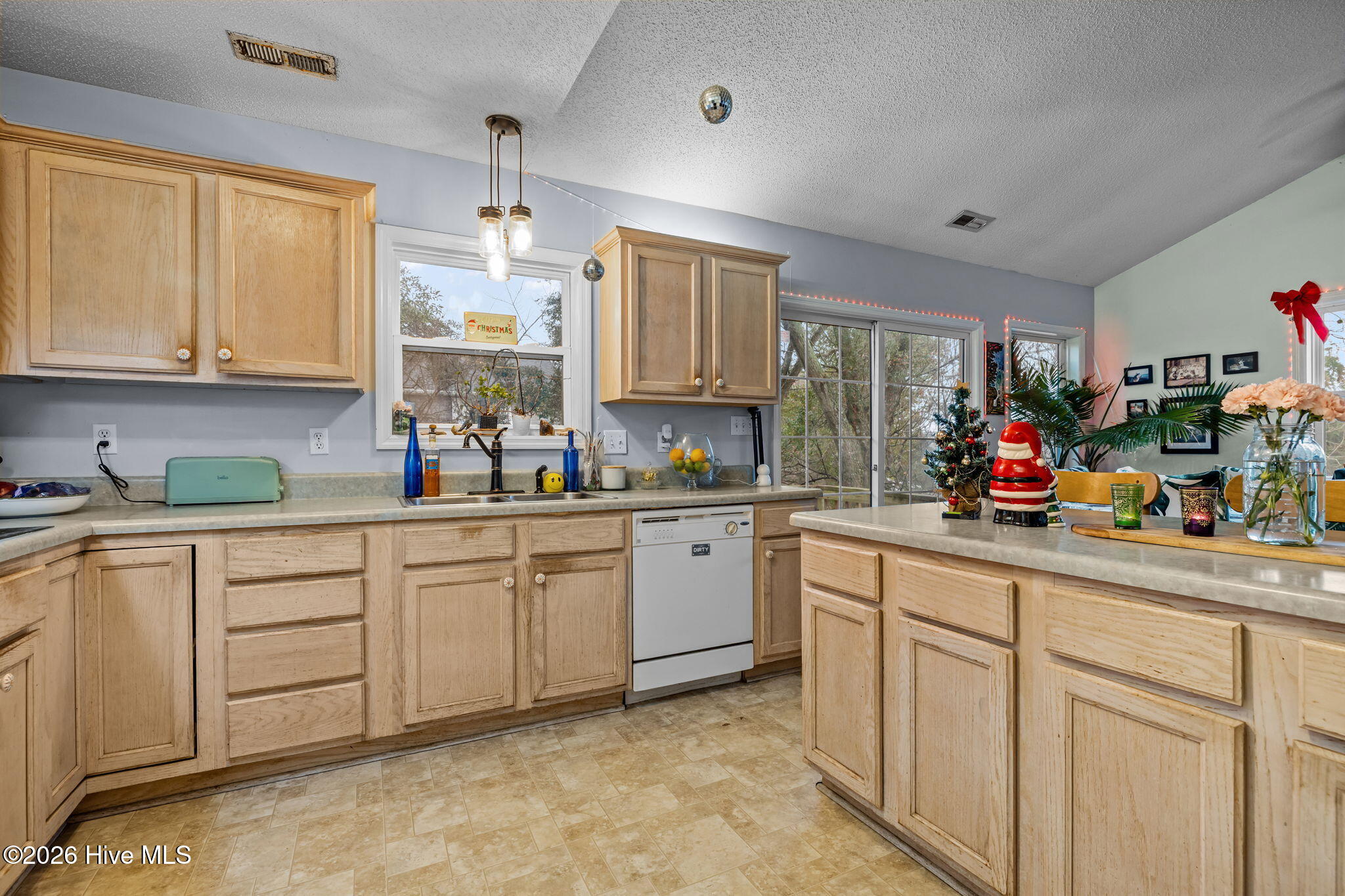 100545721 | Photo 10