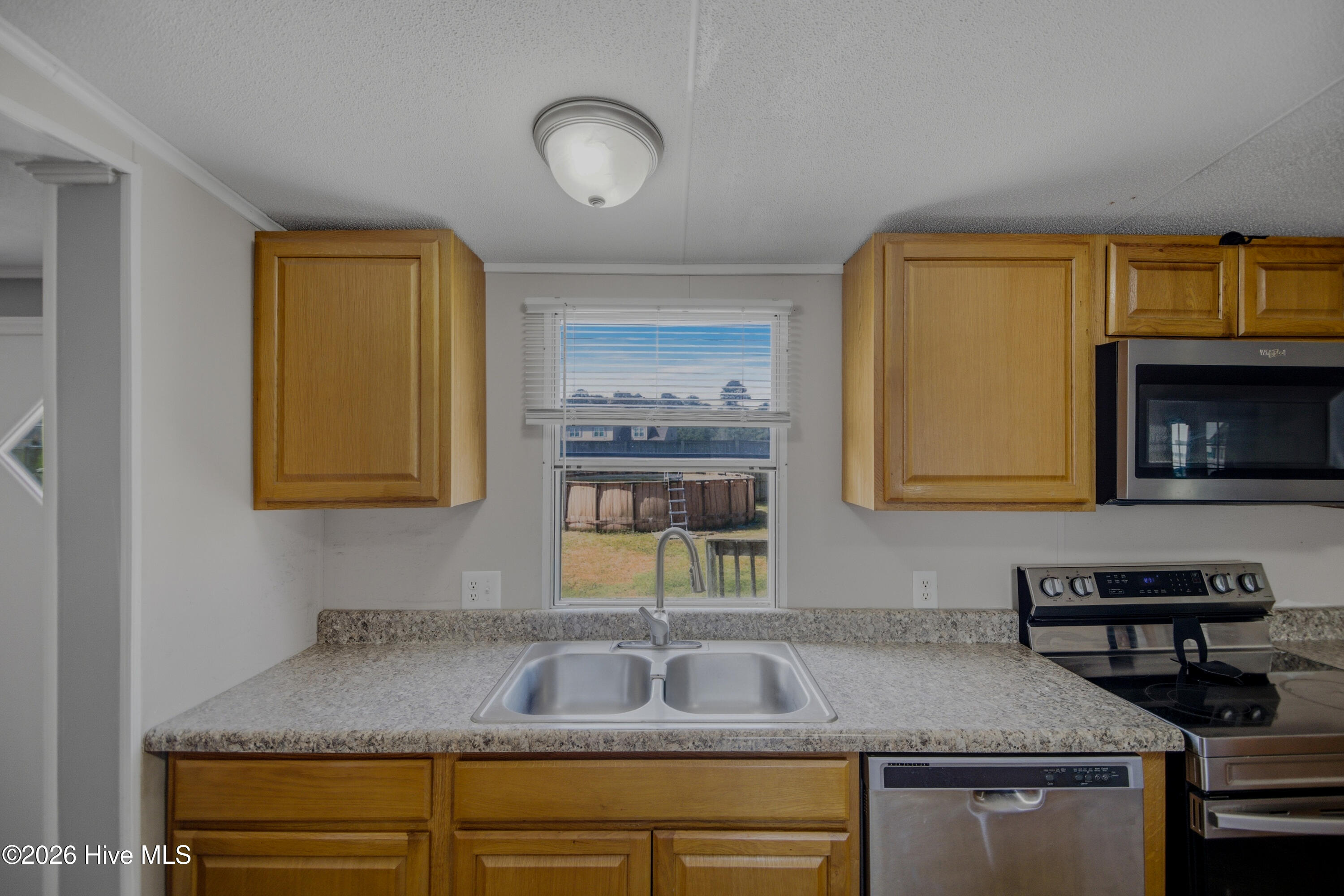 100566324 | Photo 12