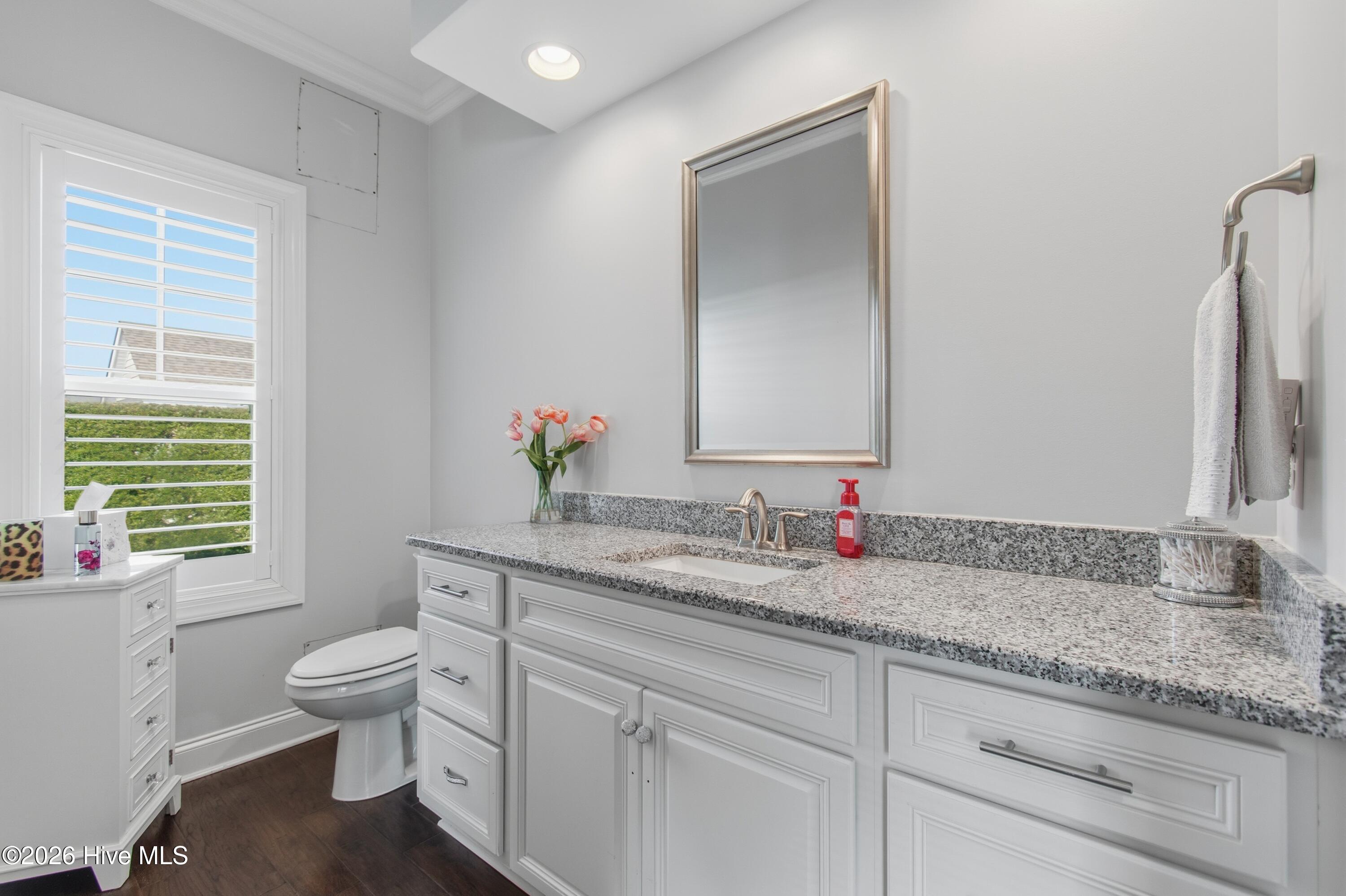 100548705 | Photo 57