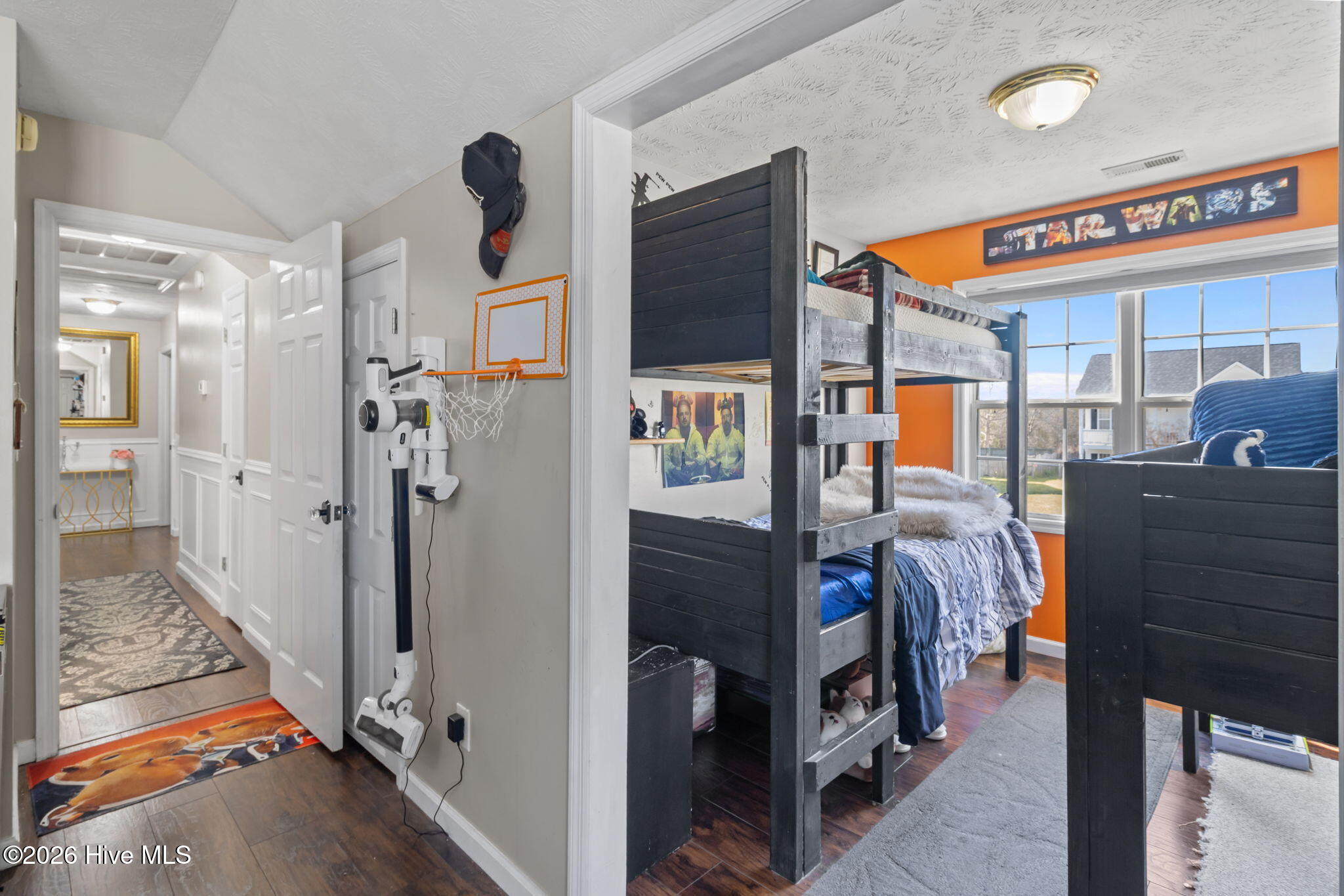 100561943 | Photo 36