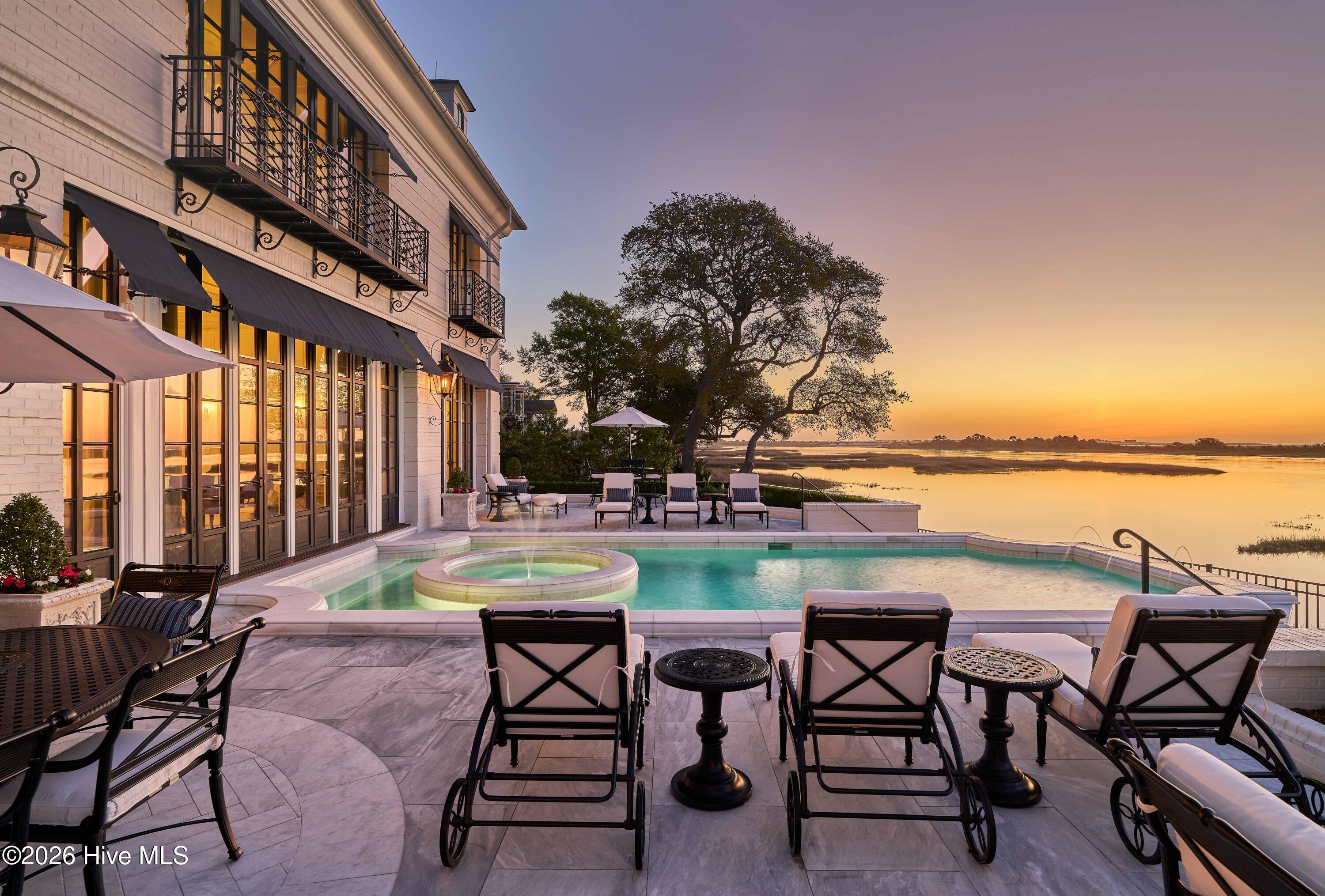 100569177 | Photo 40