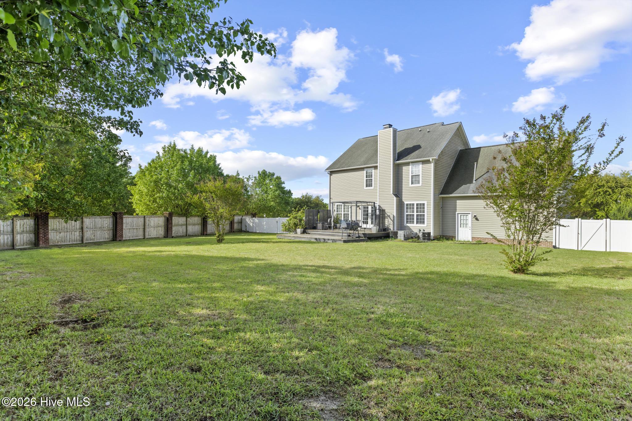 100567348 | Photo 25