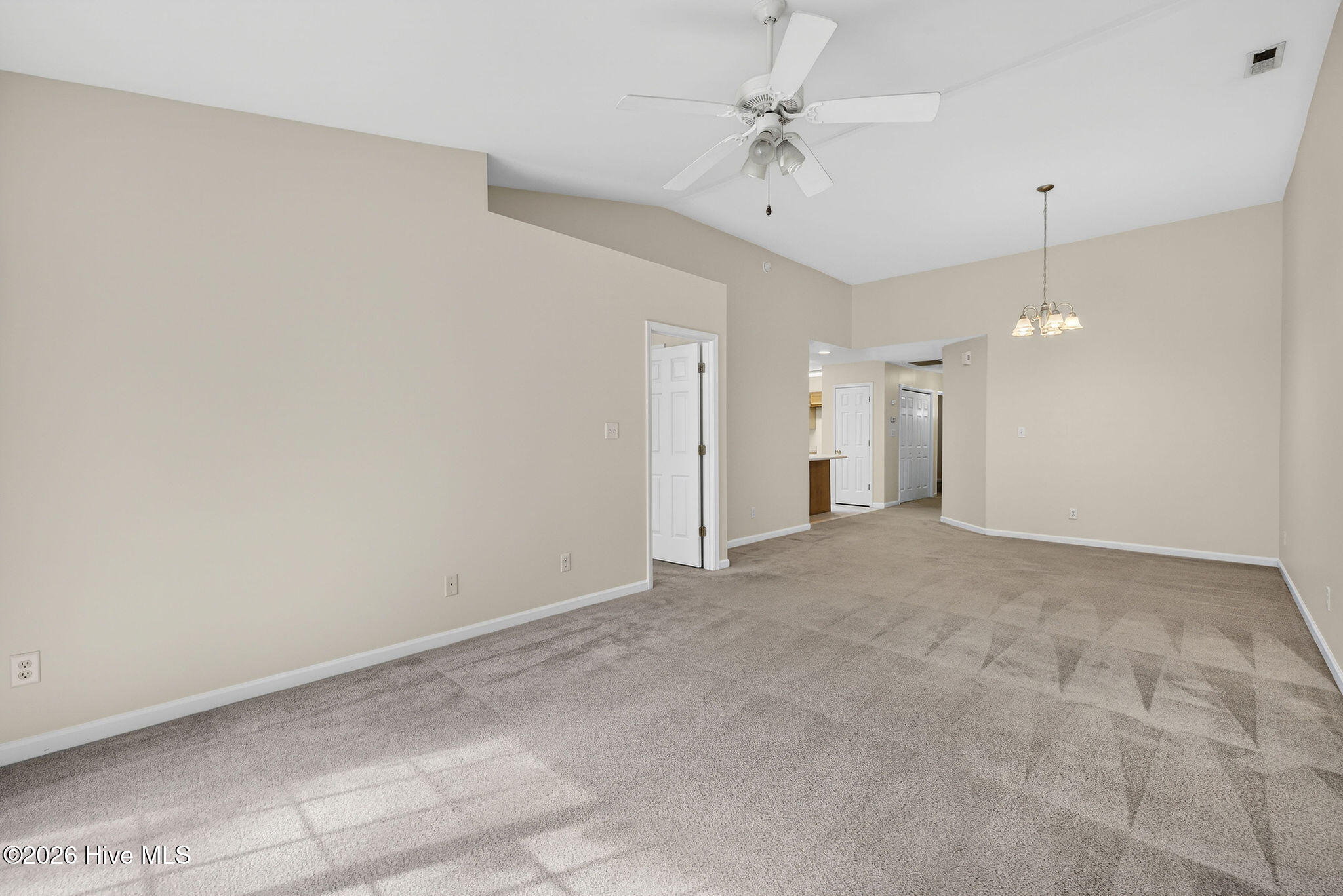 100556599 | Photo 23