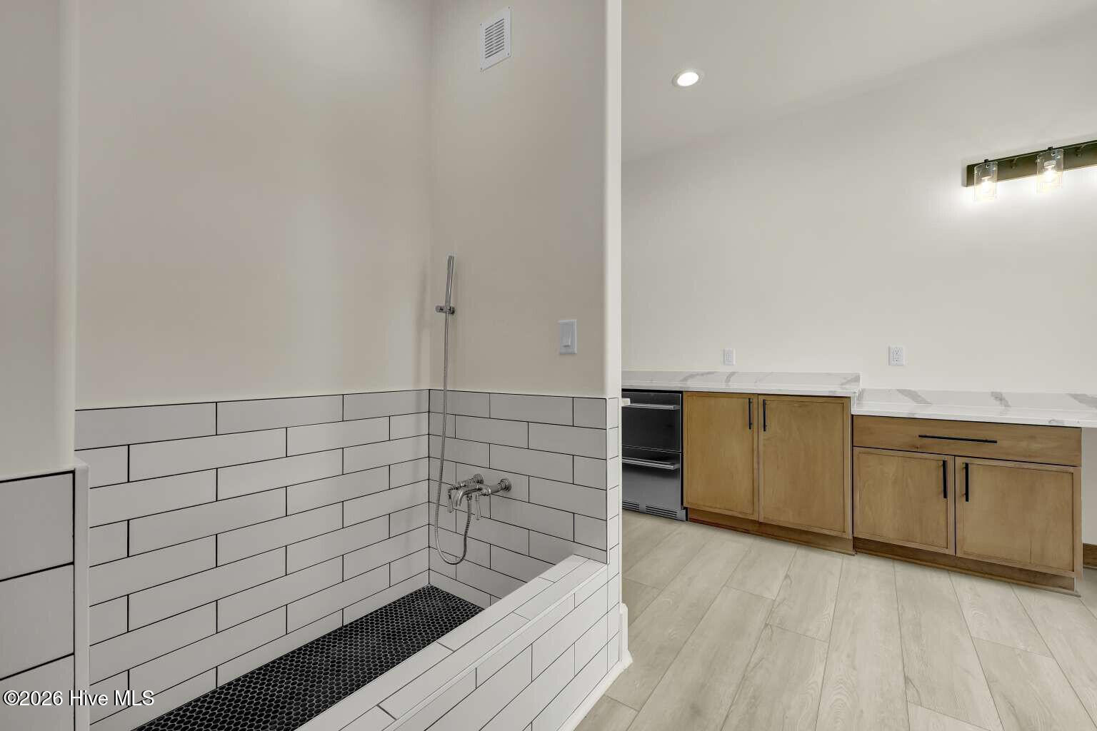 100541892 | Photo 43