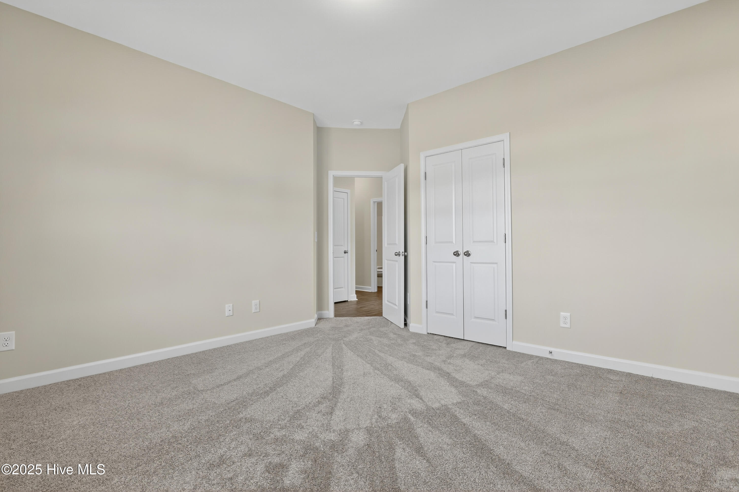 100505090 | Photo 16