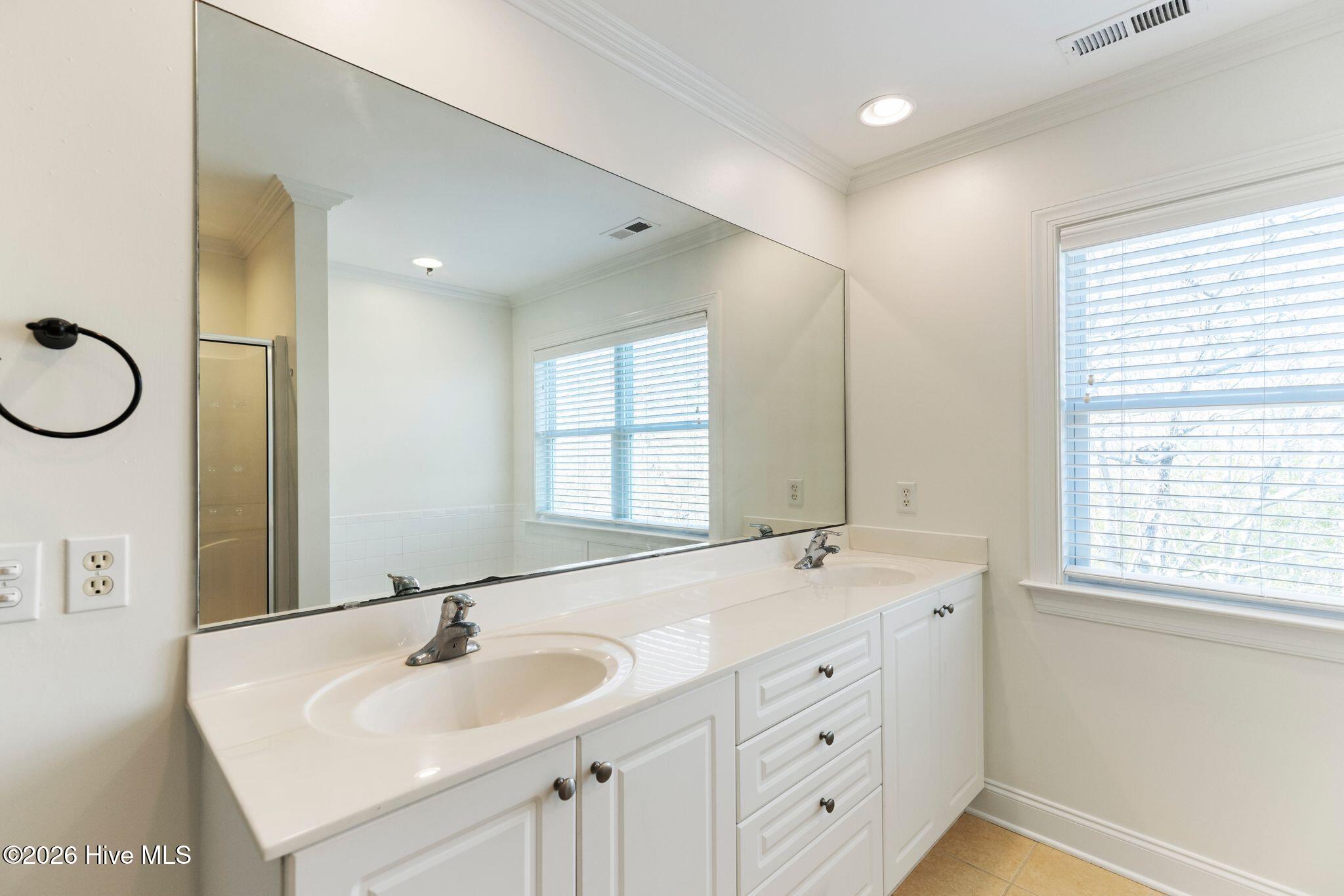 100560146 | Photo 29