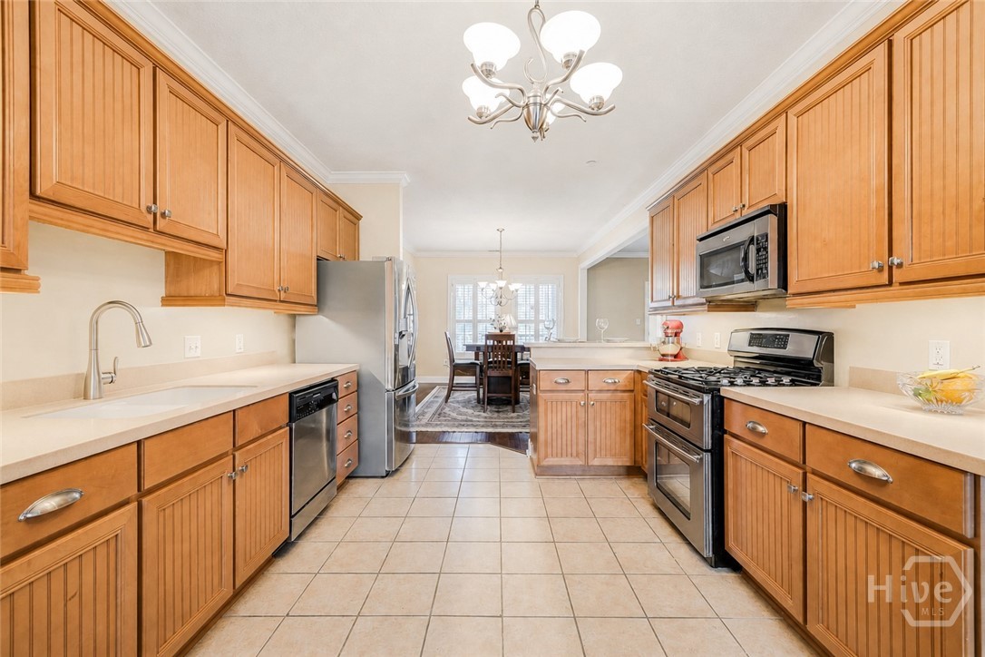S/S appliances (virtual color in kitchen- paint allowance)