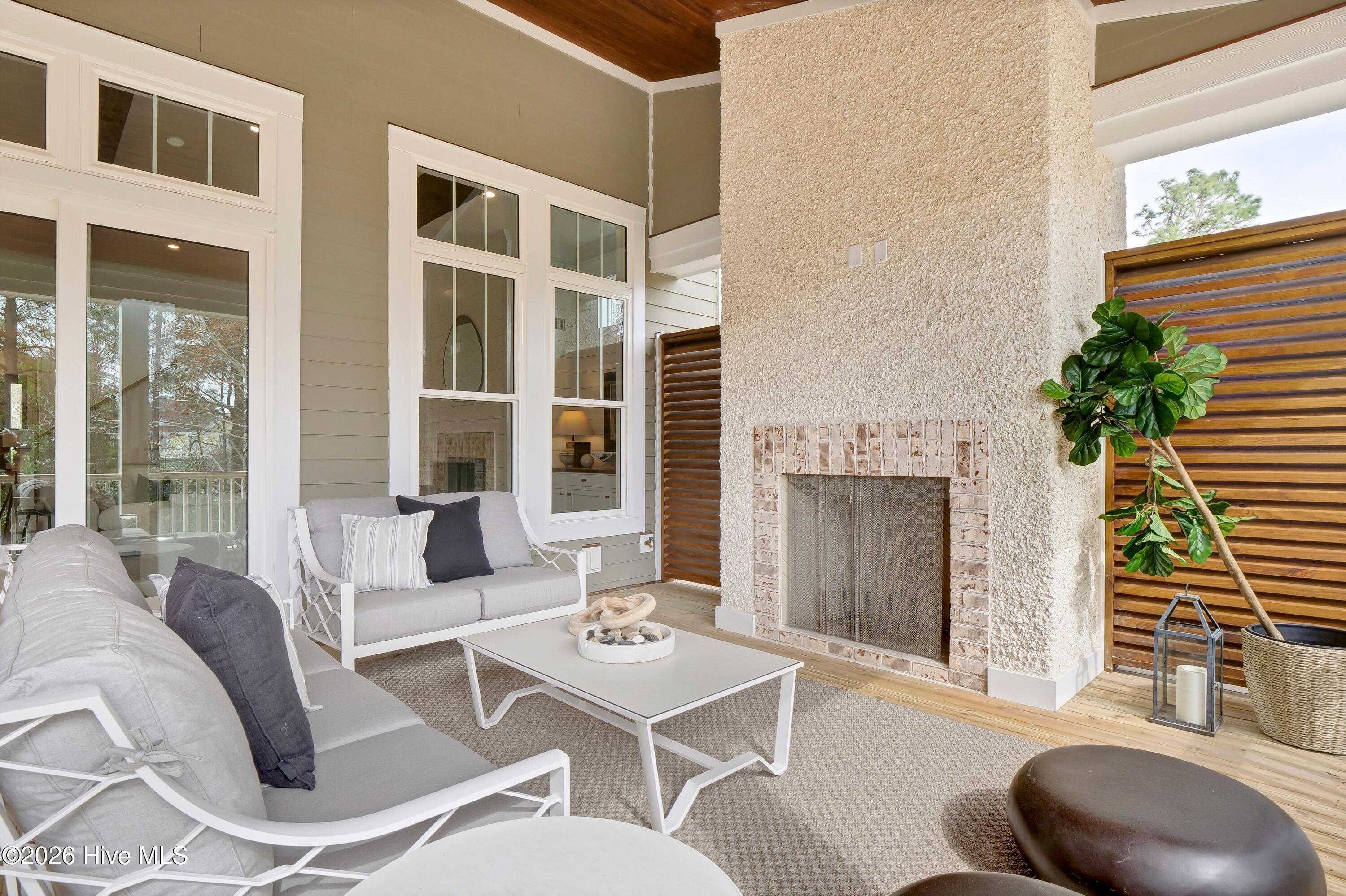 100553648 | Photo 36