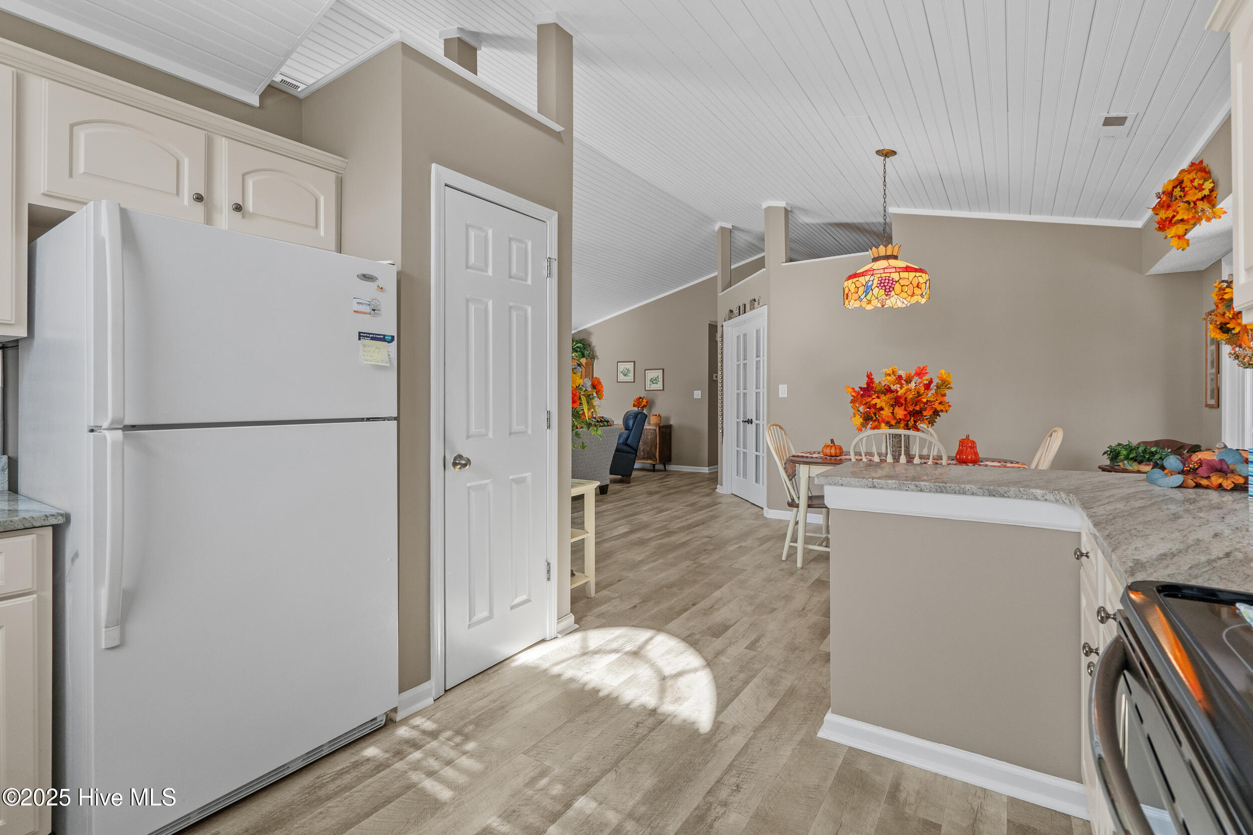 100542117 | Photo 15