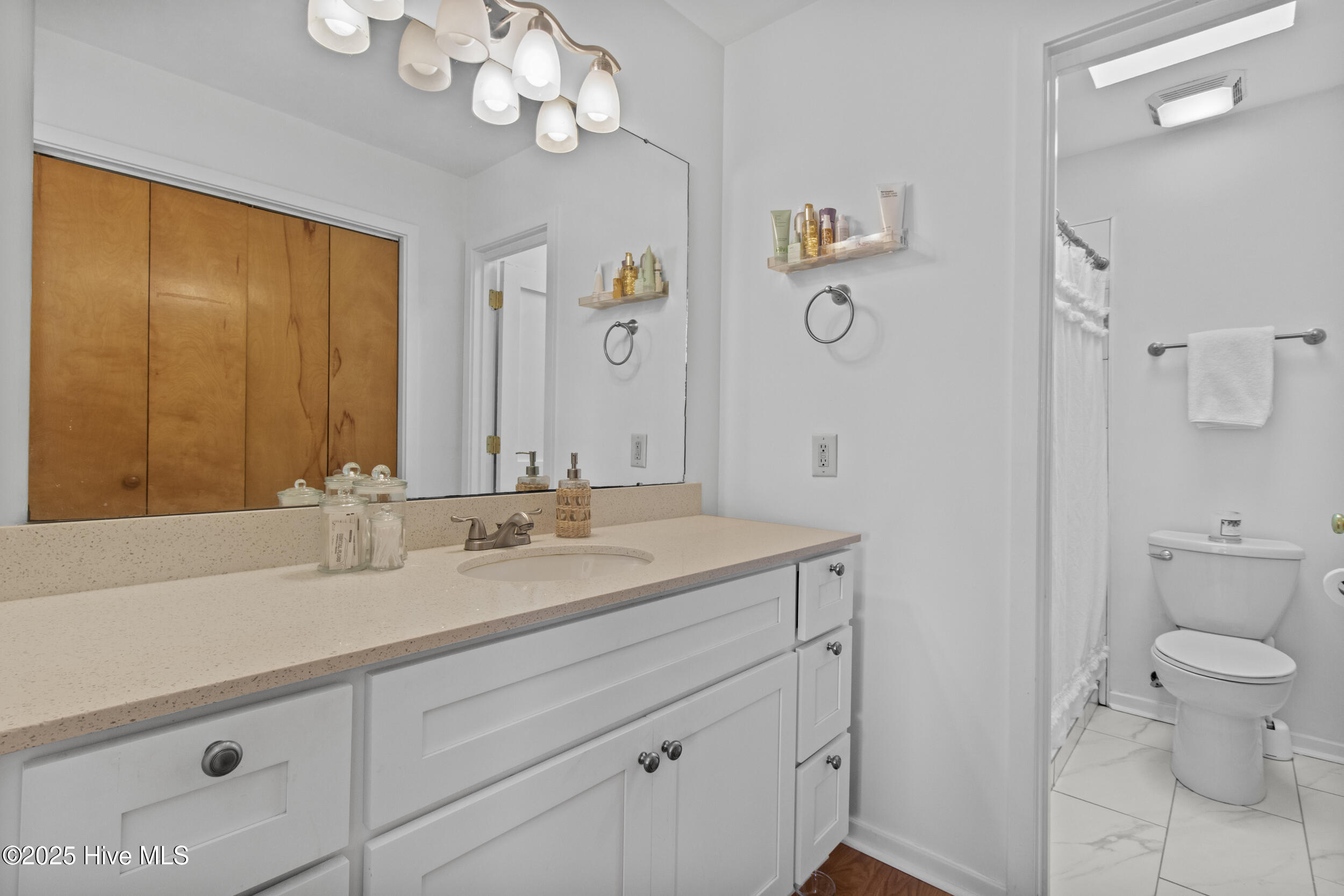 100536878 | Photo 33