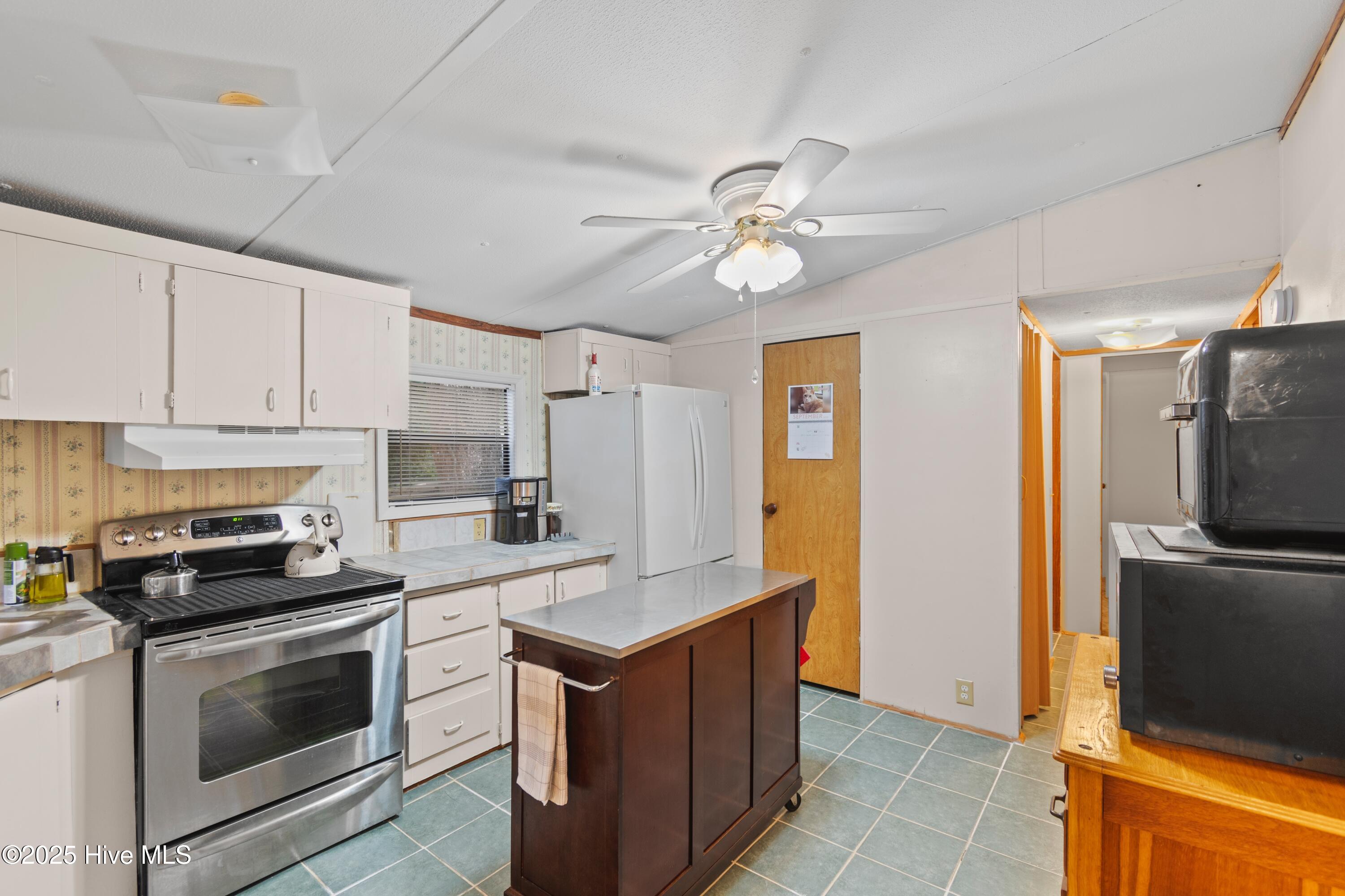 100565495 | Photo 13