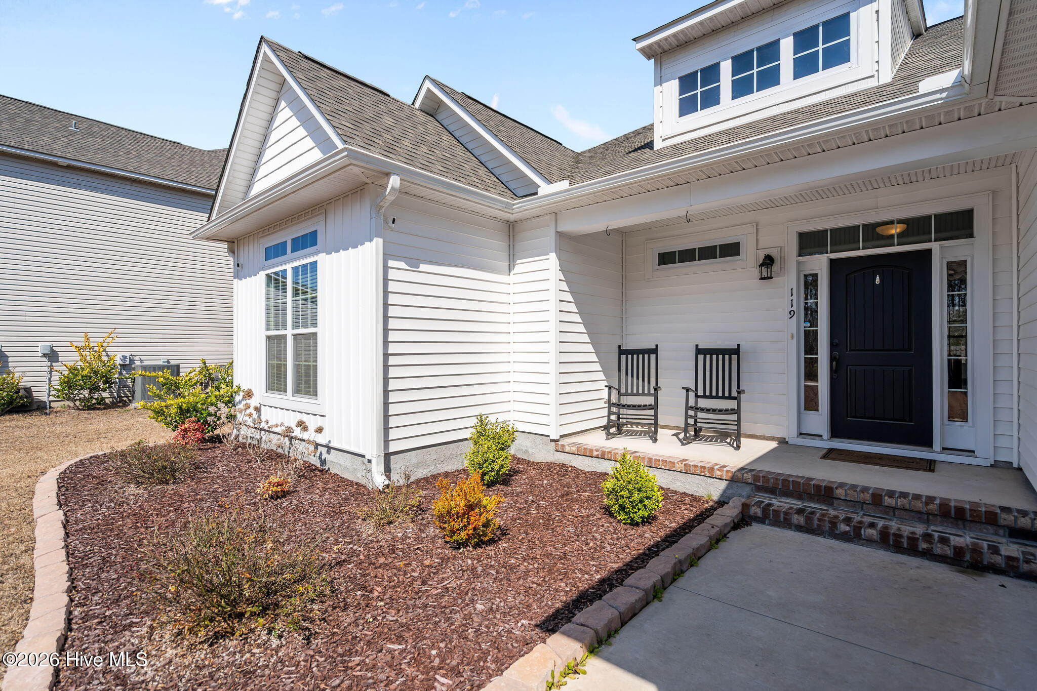 100557653 | Photo 42