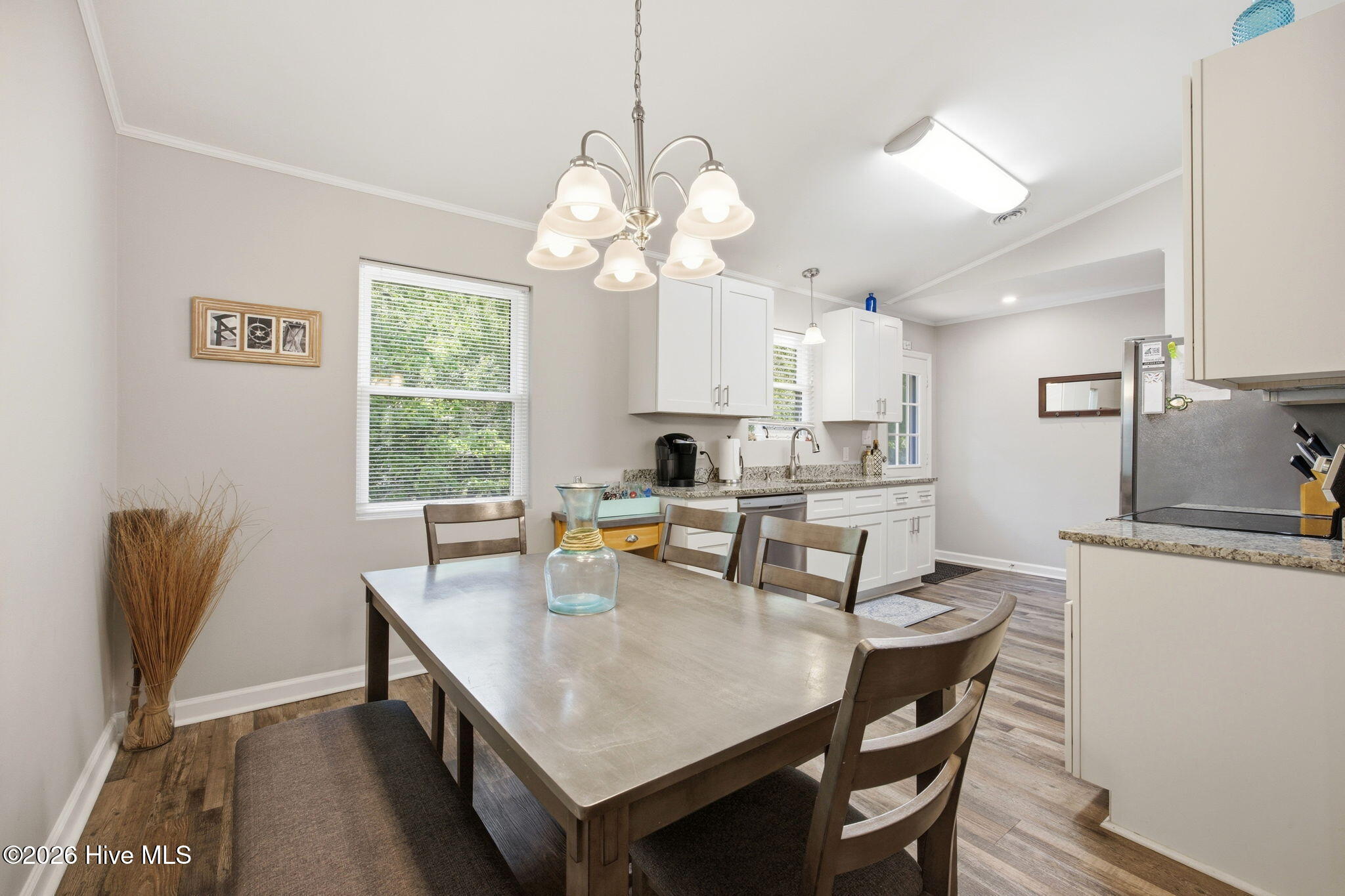 100569426 | Photo 30