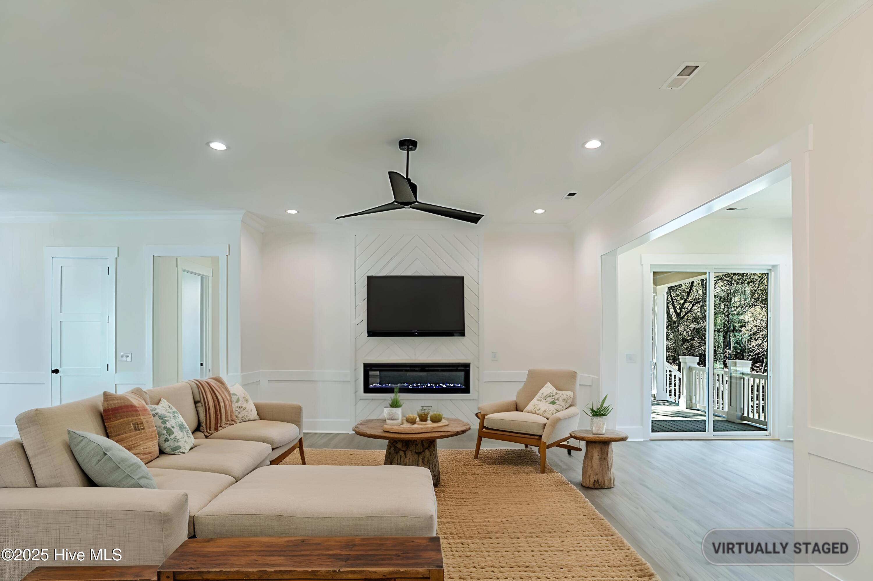 100535738 | Photo 19