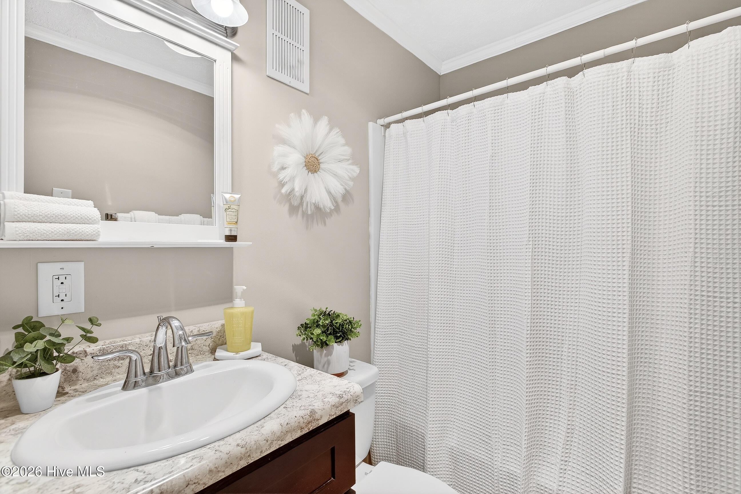 100562717 | Photo 16