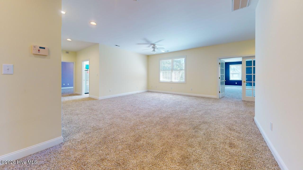 100568487 | Photo 45