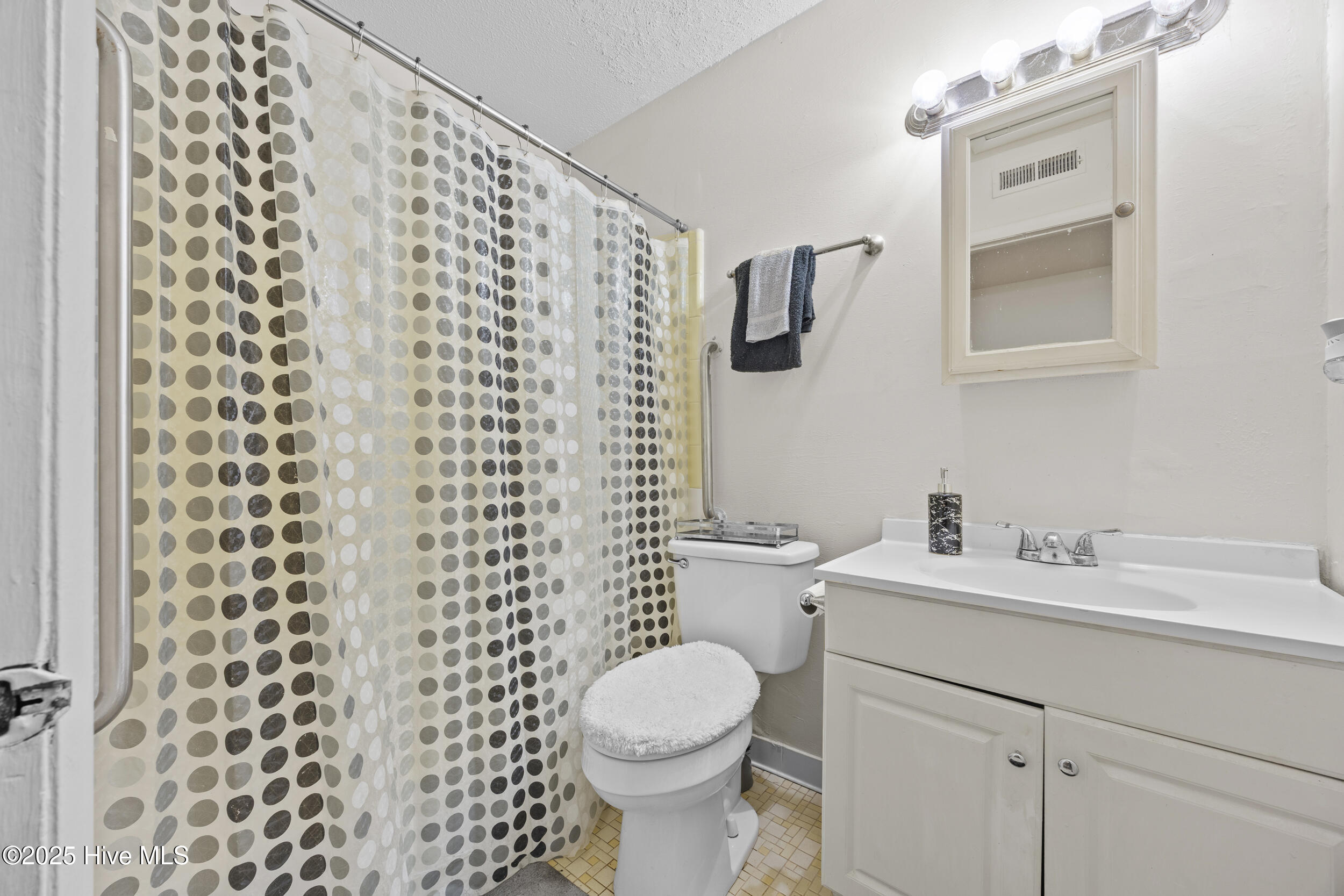 100541005 | Photo 21