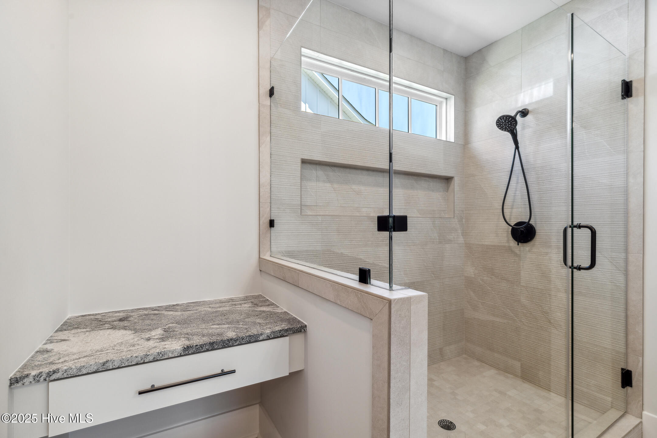 100461244 | Photo 56