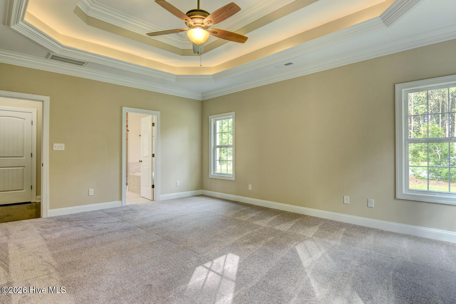 100564868 | Photo 76