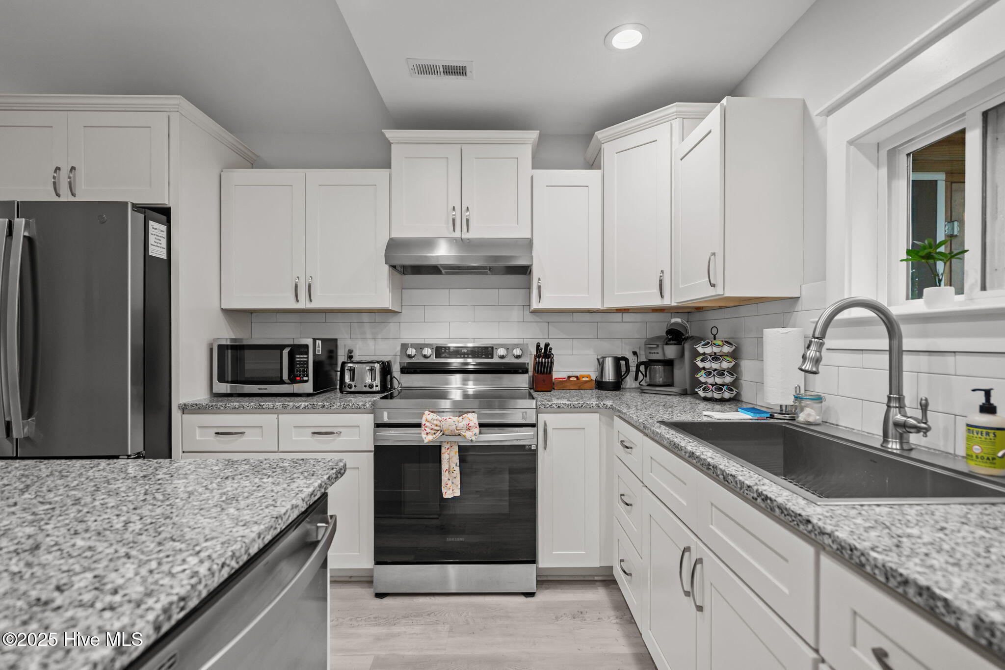 100523824 | Photo 23