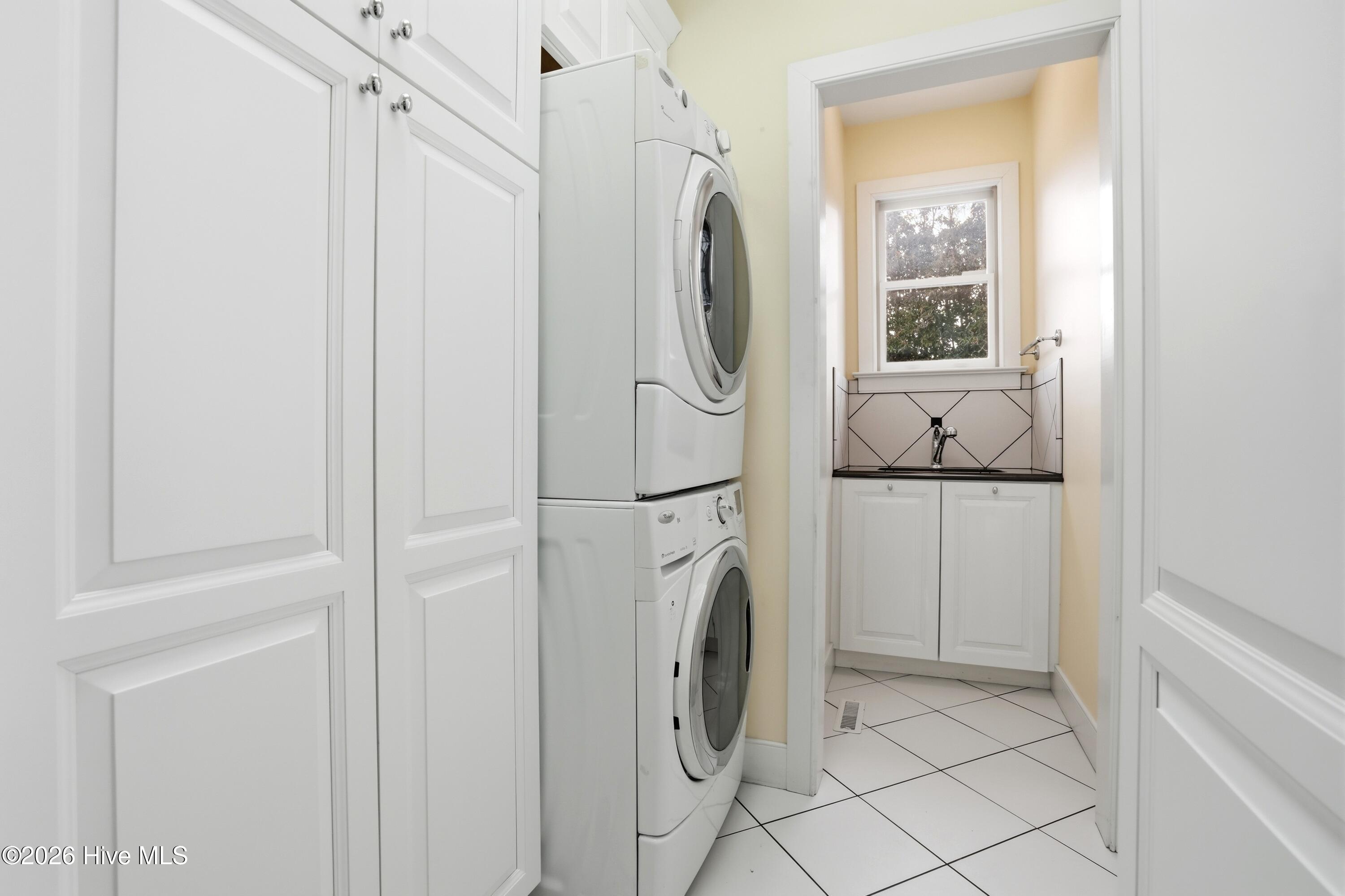 100556046 | Photo 61