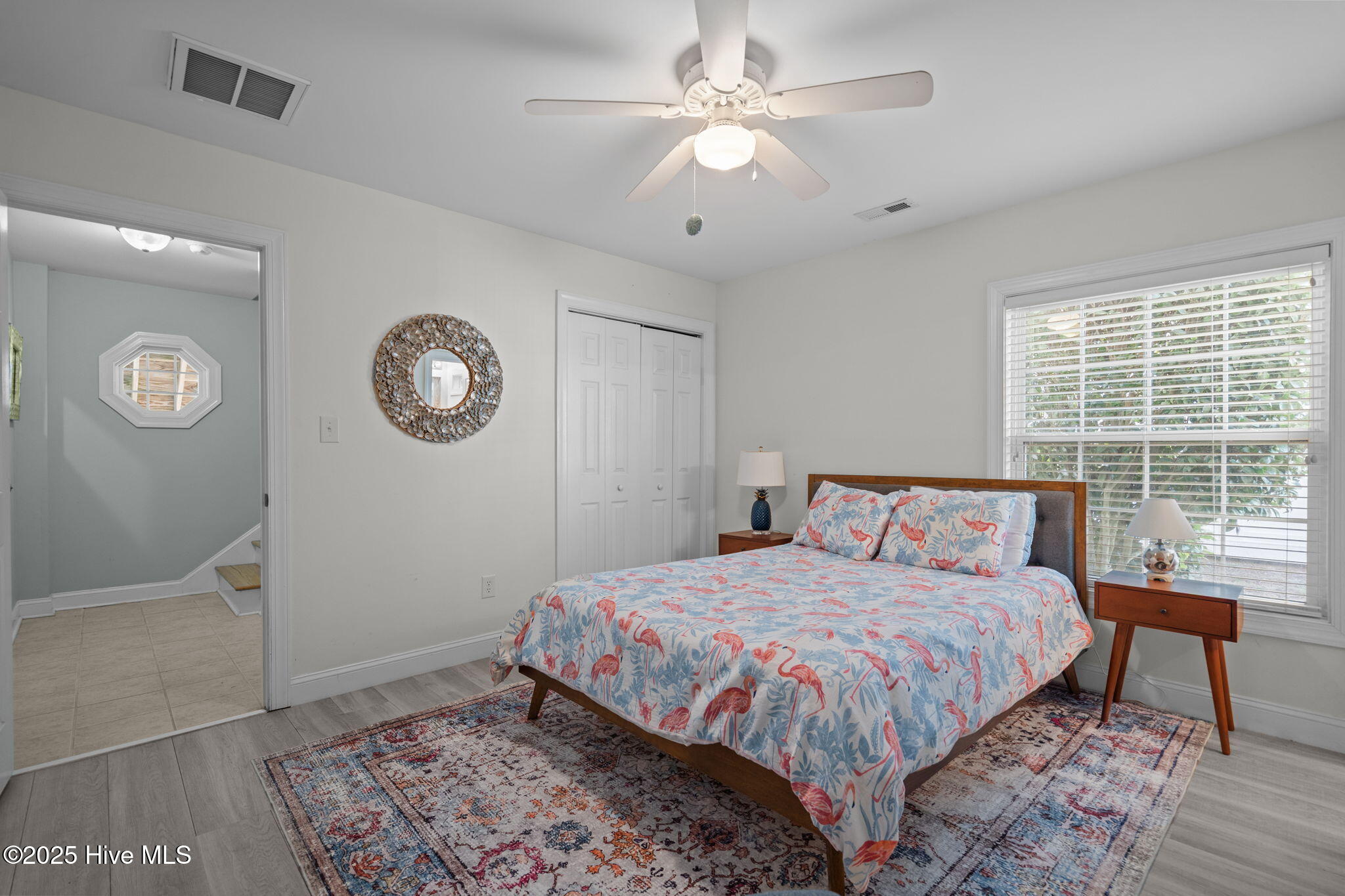 100546584 | Photo 51