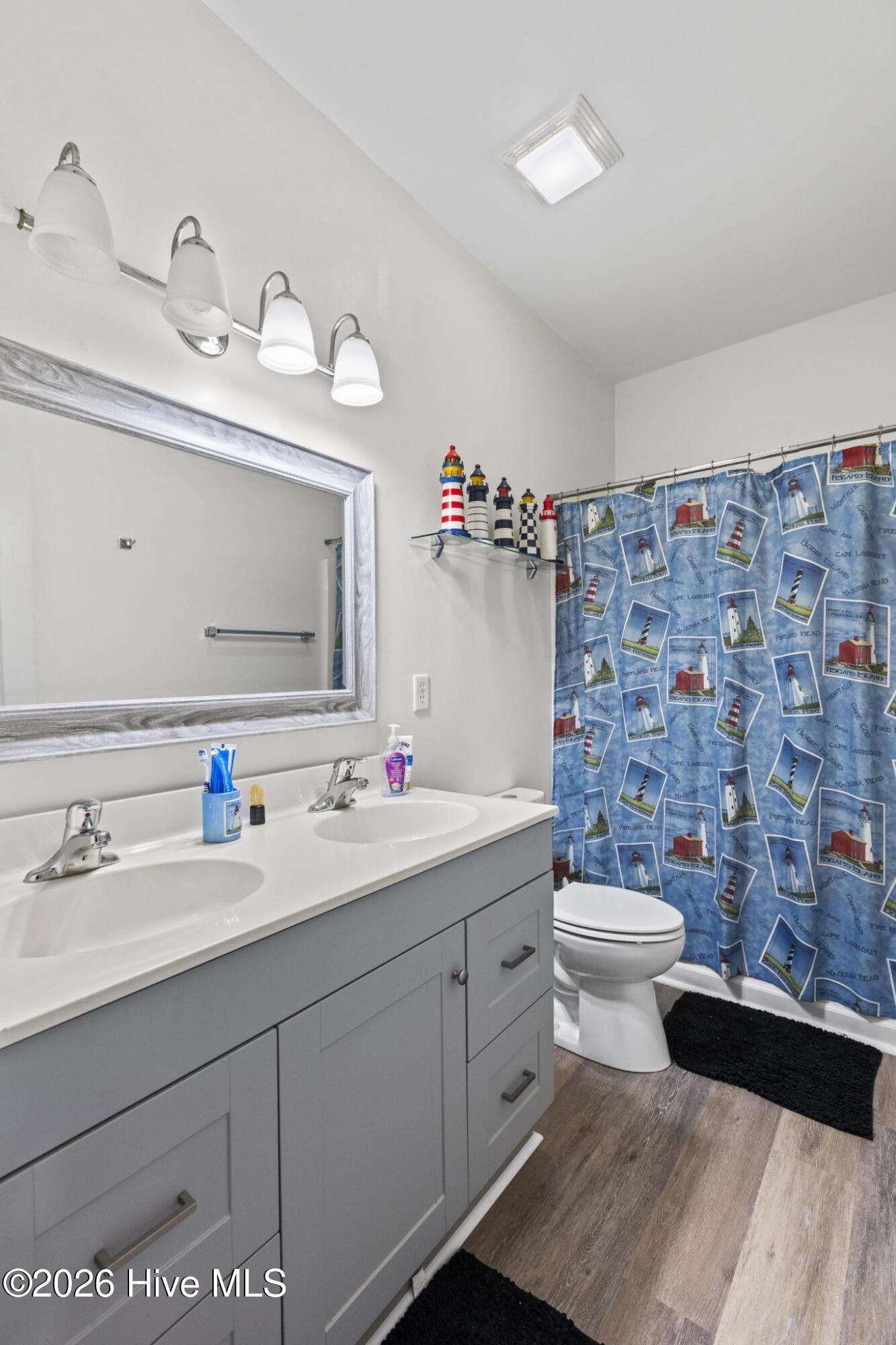 100556084 | Photo 33