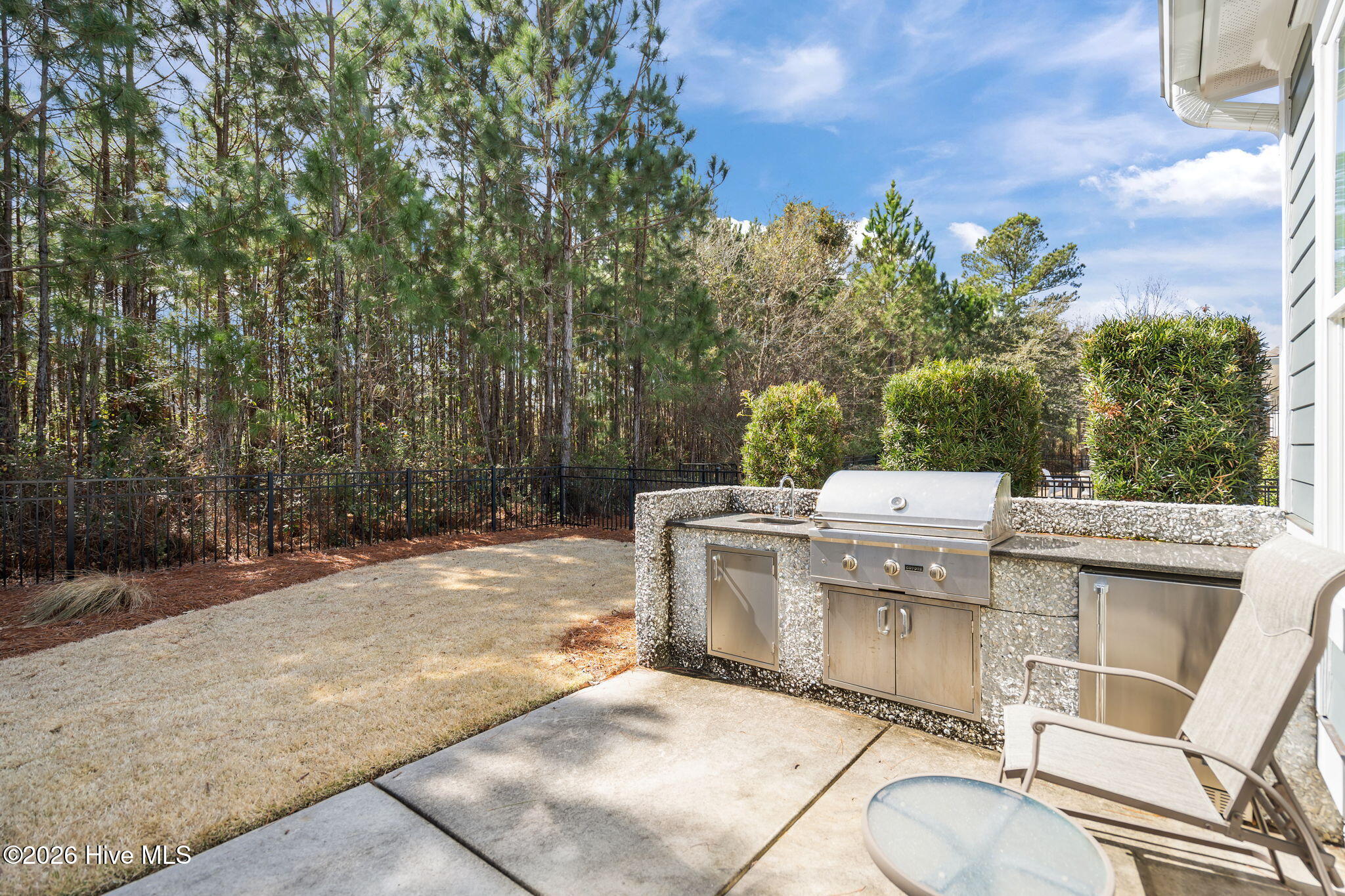 100557705 | Photo 63