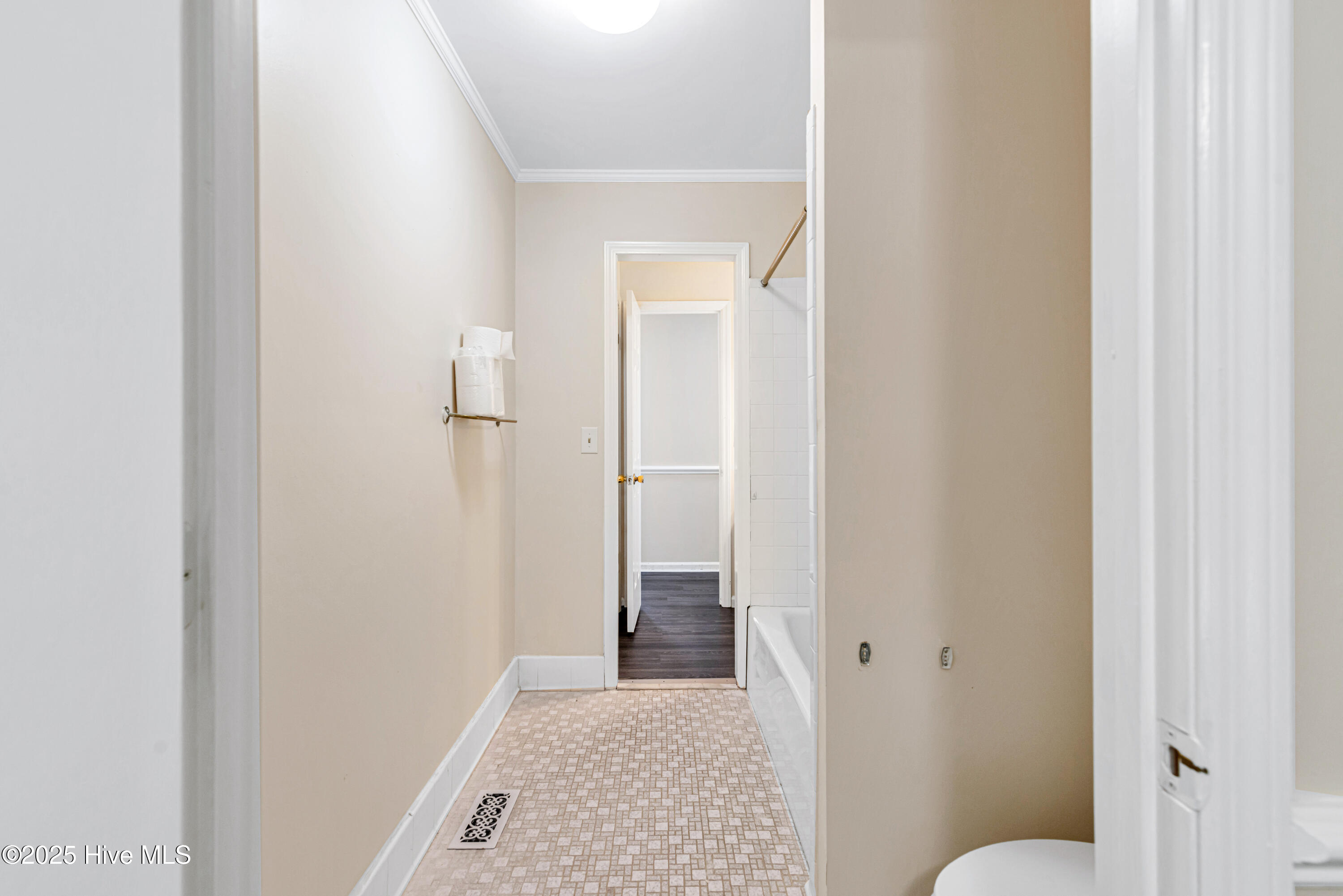 100536398 | Photo 22