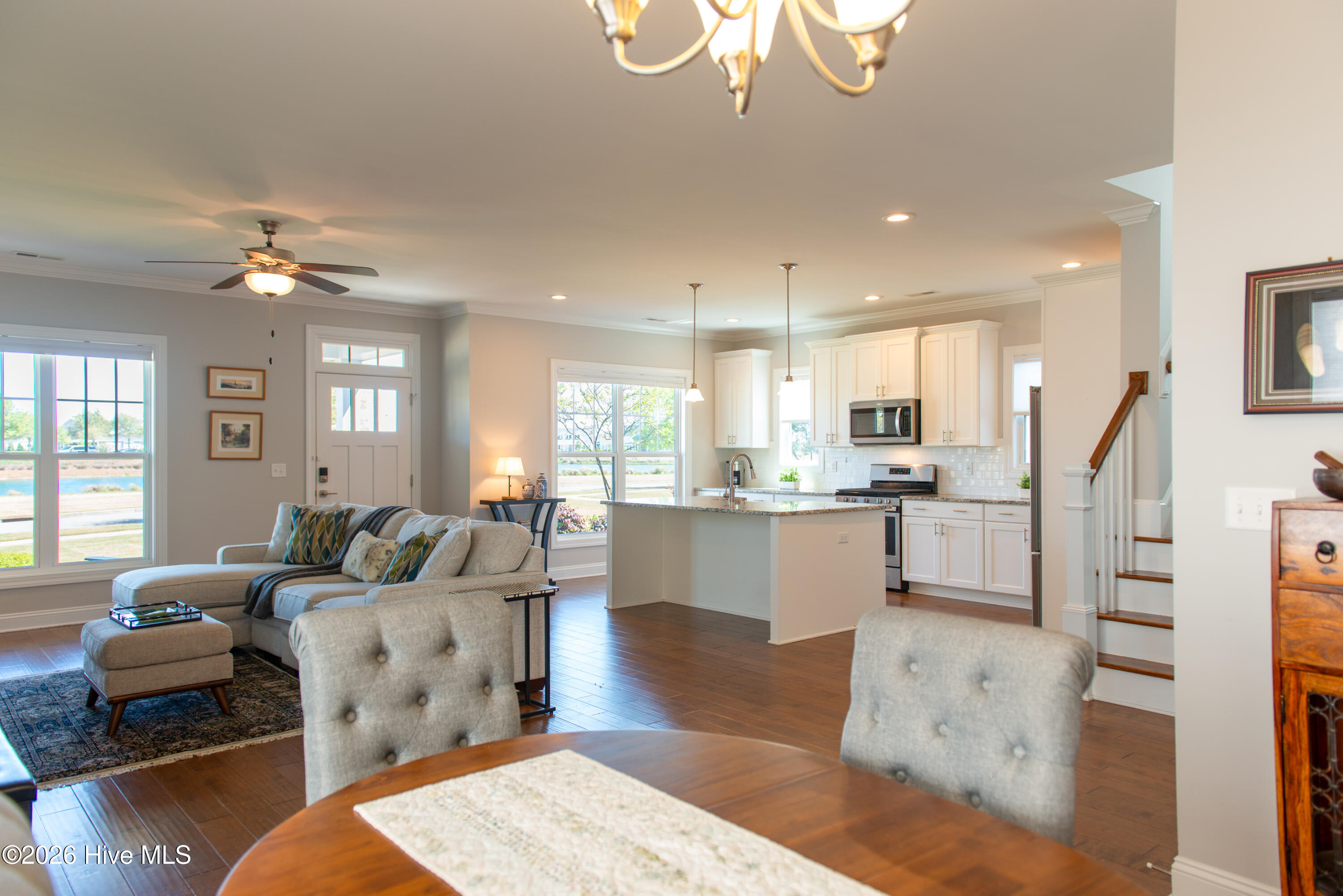 100568036 | Photo 34