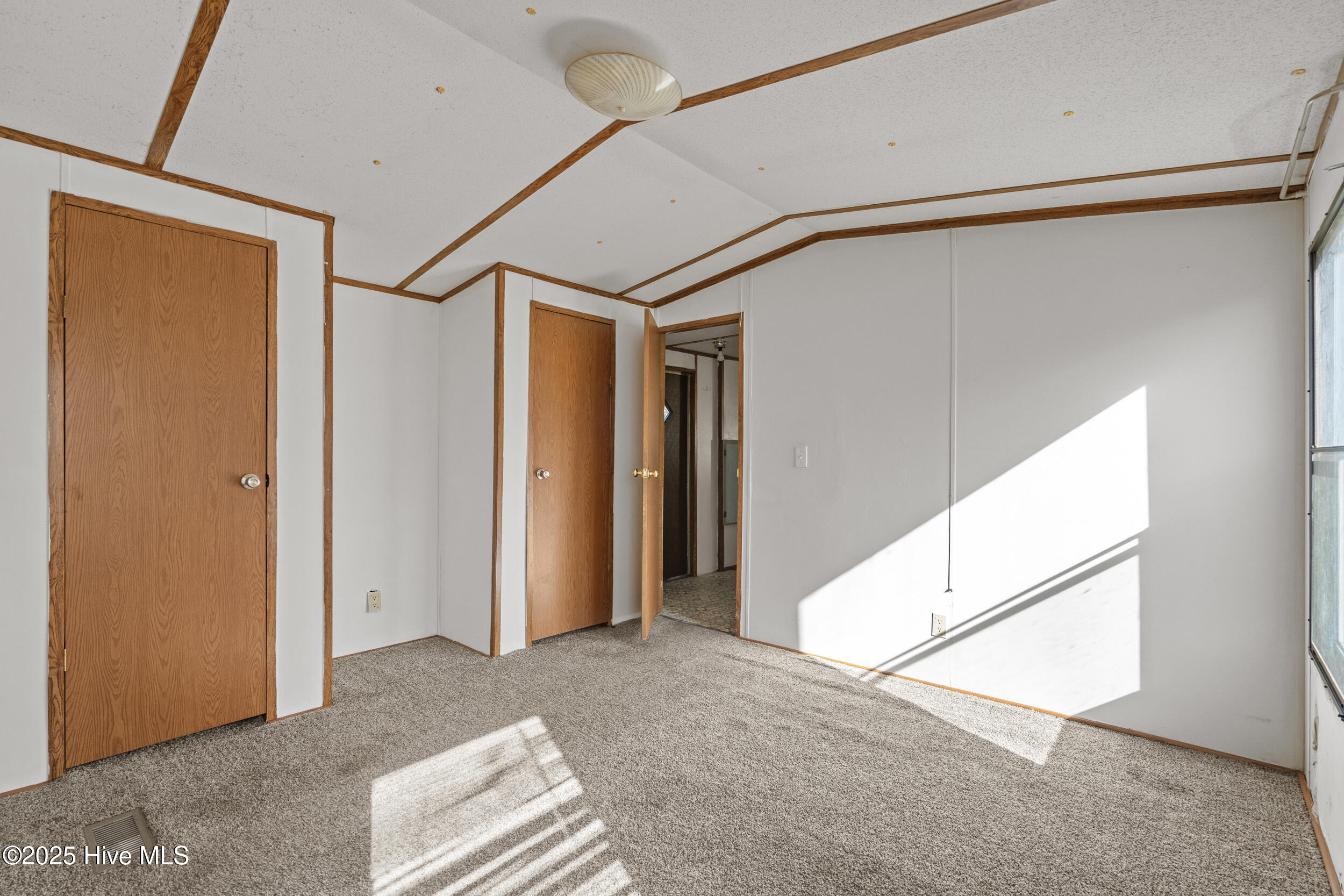 100539109 | Photo 14