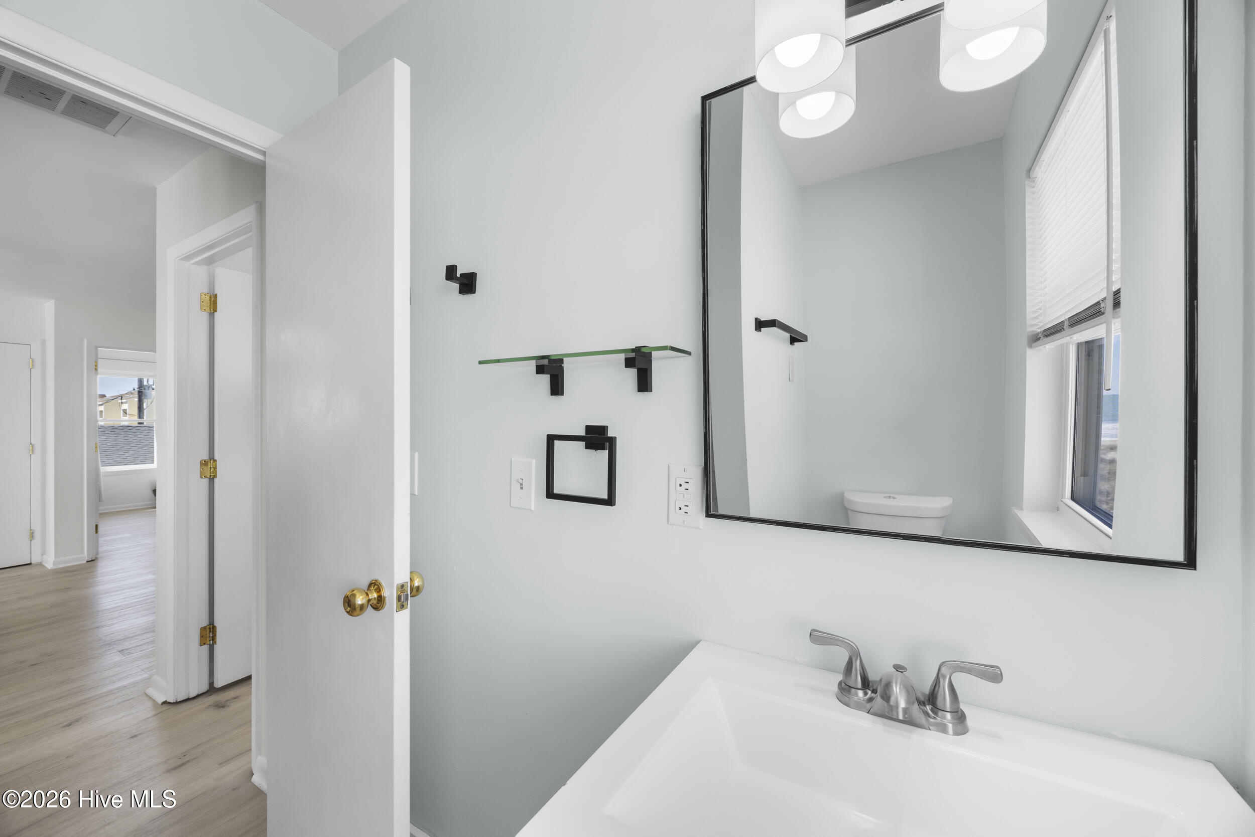 100561648 | Photo 30