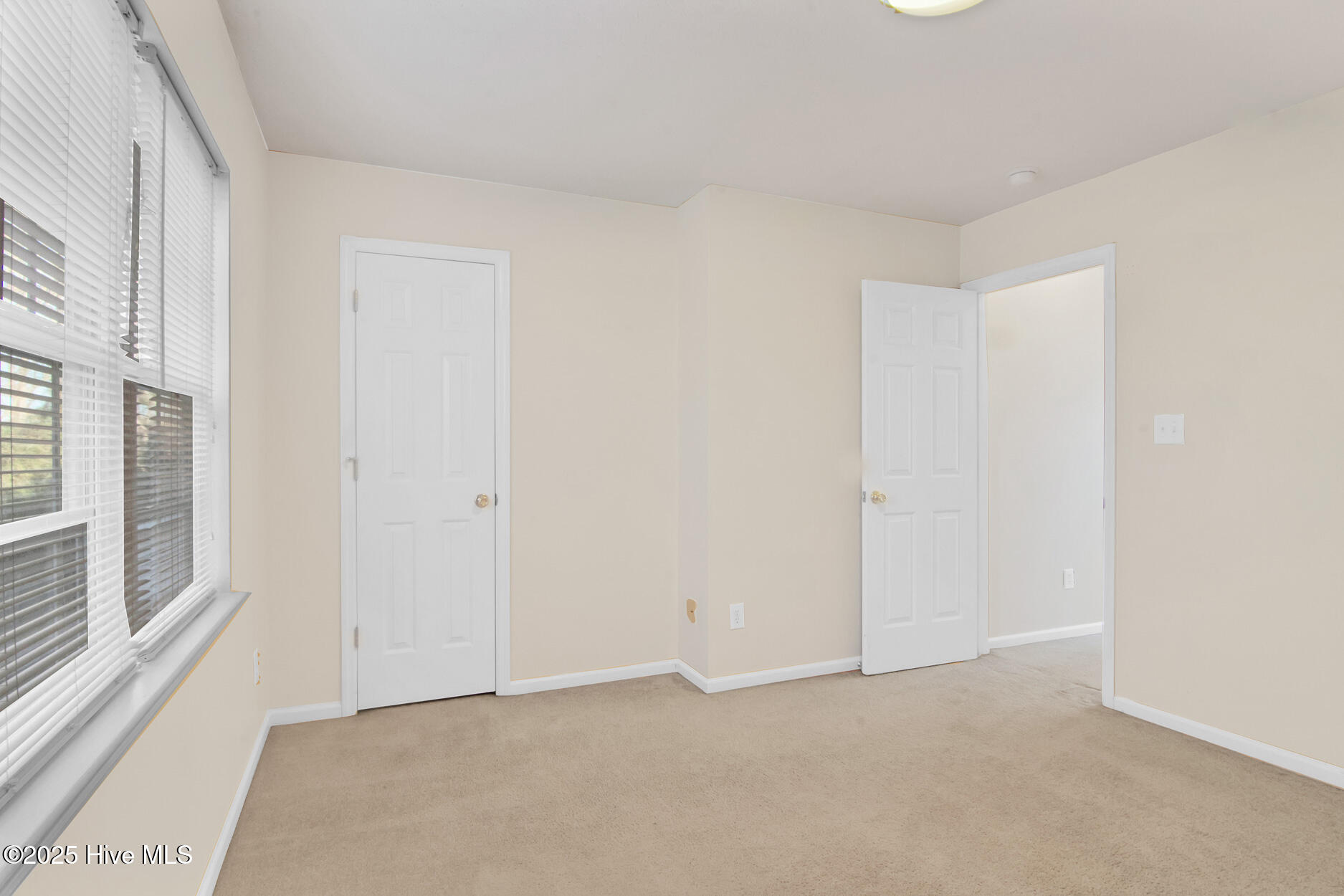 100545970 | Photo 10